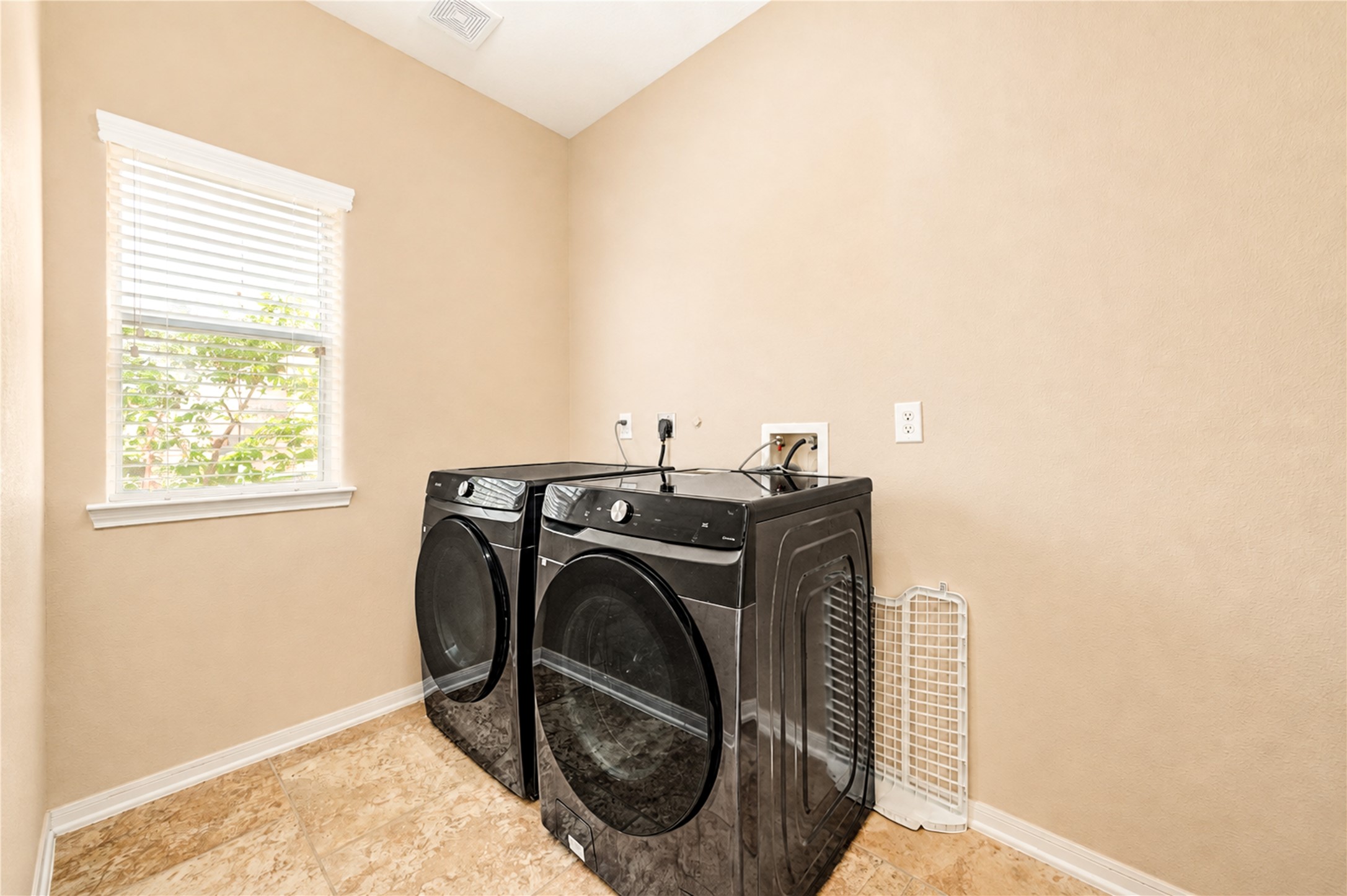 6315 Linfield Bluff Lane Property Photo 18