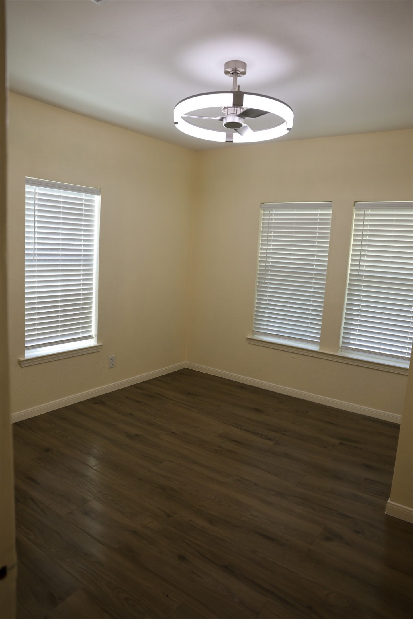 512 Threlkeld Street Property Photo 10