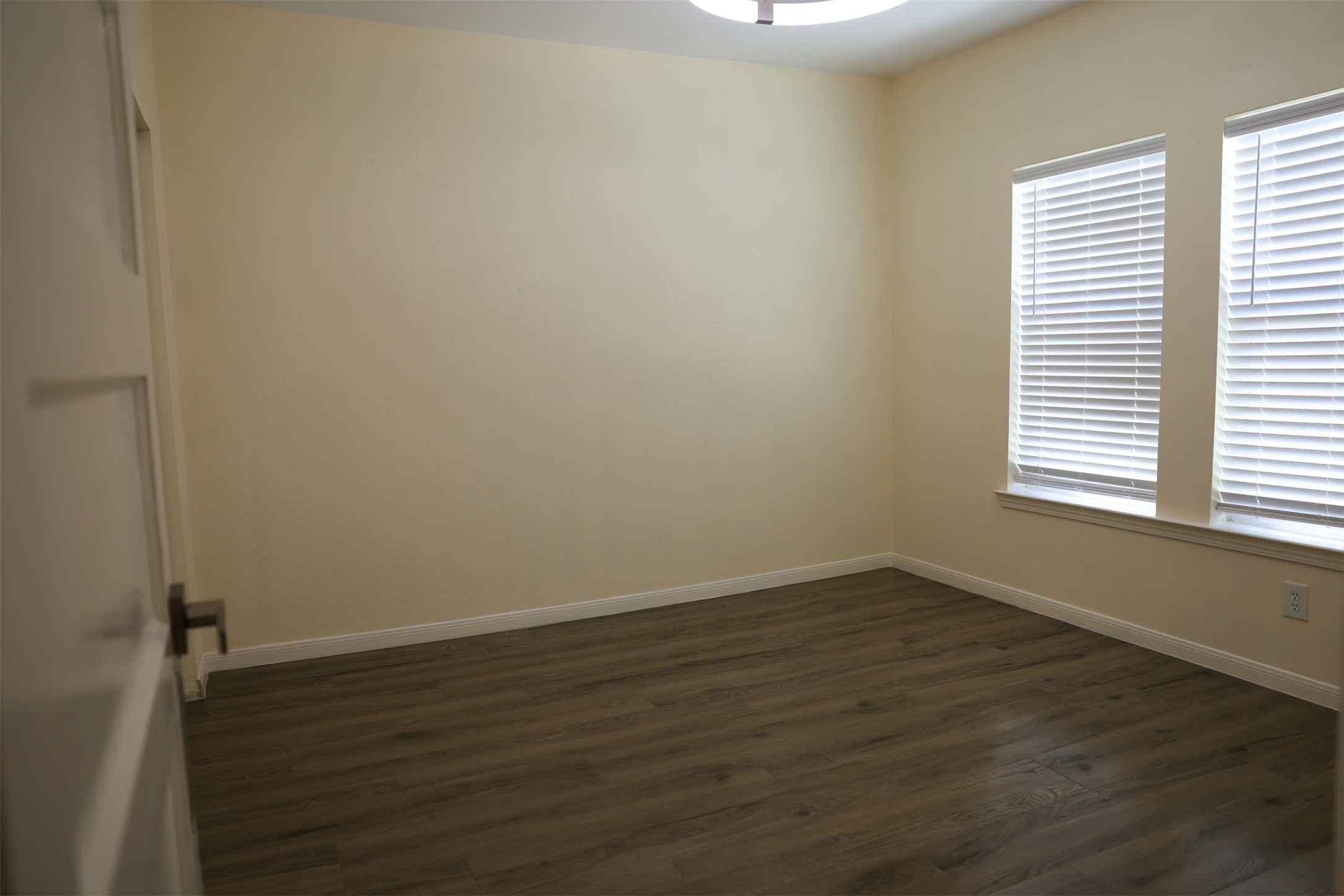 512 Threlkeld Street Property Photo 12