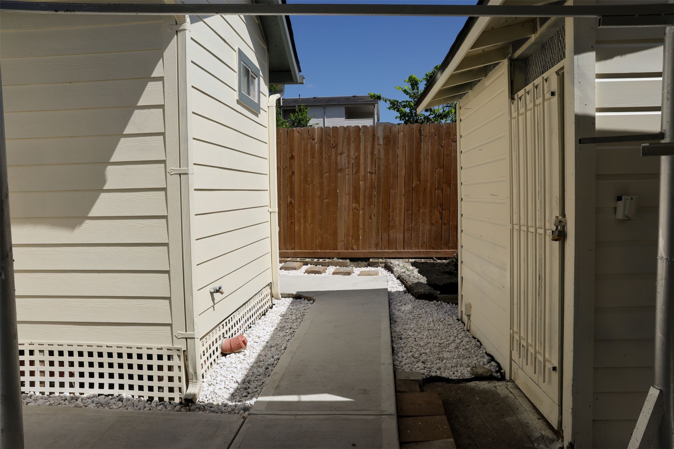 512 Threlkeld Street Property Photo 26