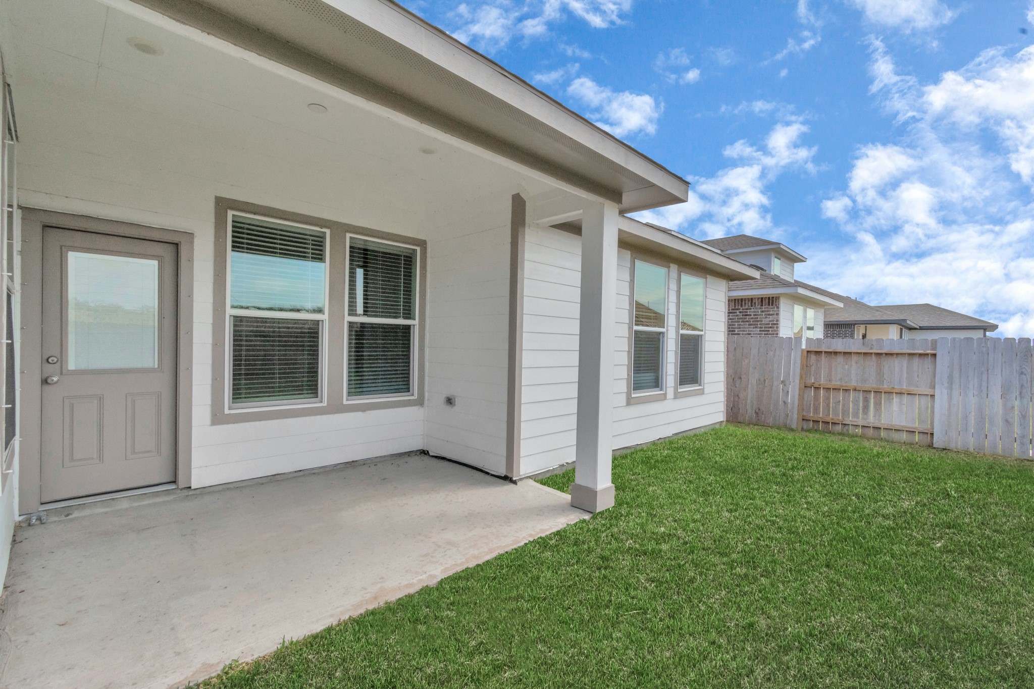 10642 Cascade Creek Drive Property Photo 4