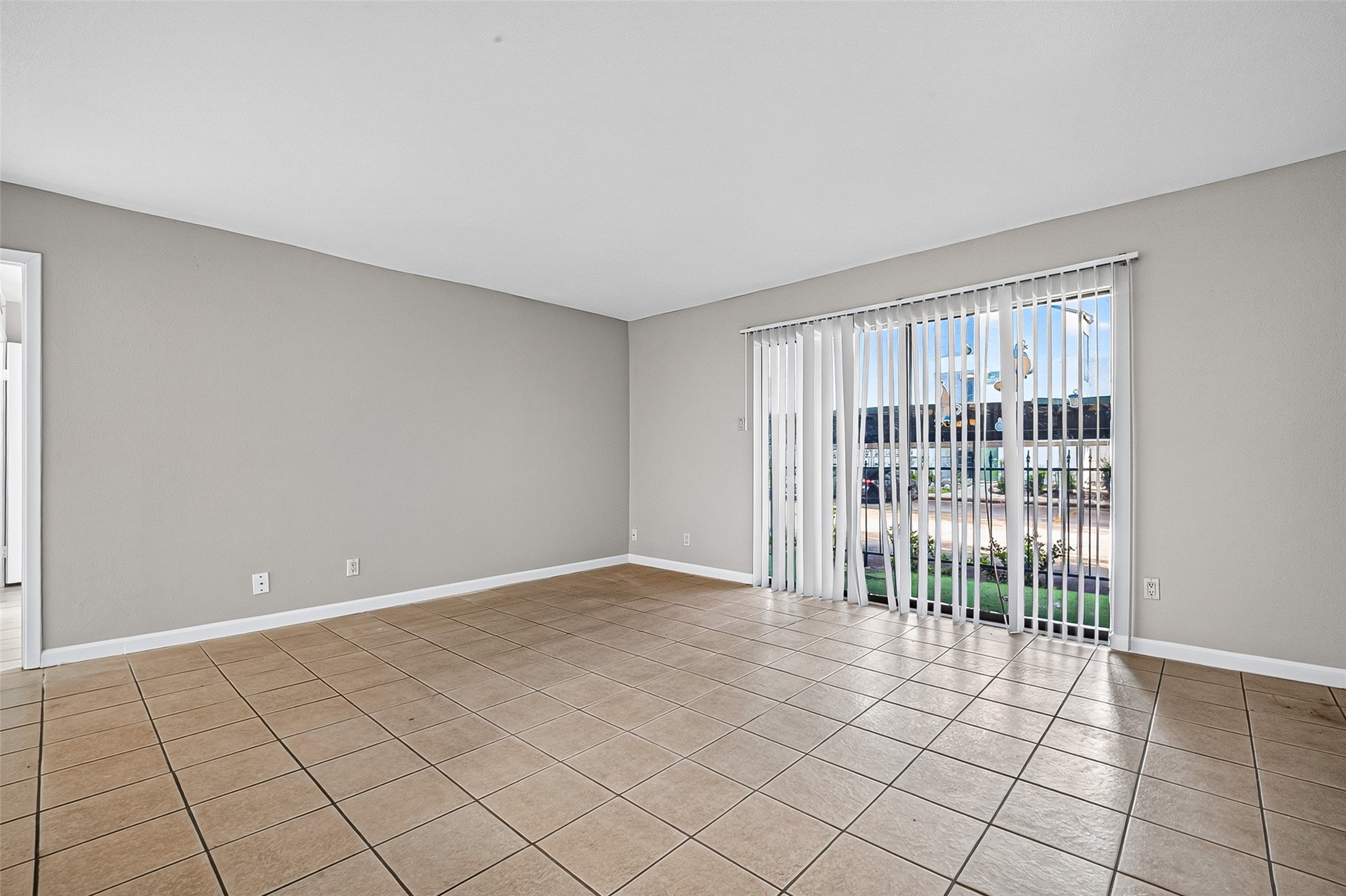2814 S Bartell Drive 9 Property Photo 4