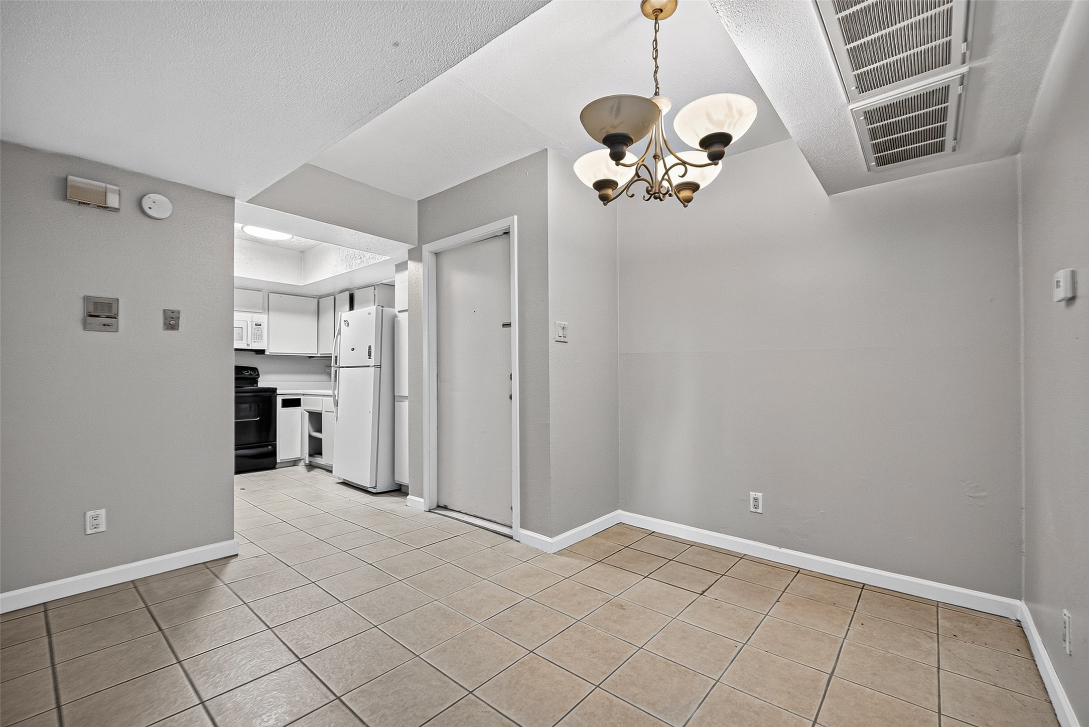 2814 S Bartell Drive 9 Property Photo 6