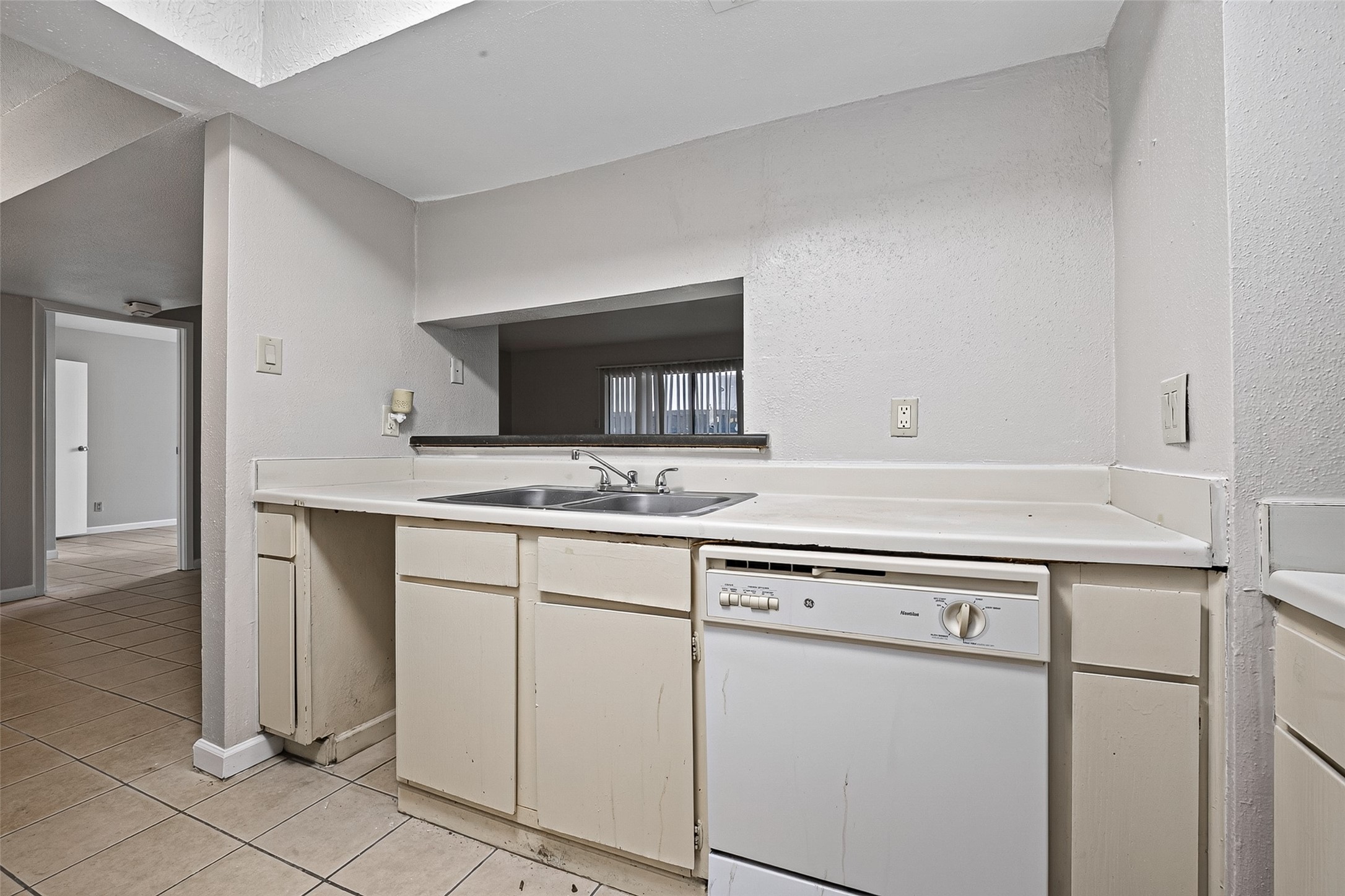 2814 S Bartell Drive 9 Property Photo 11