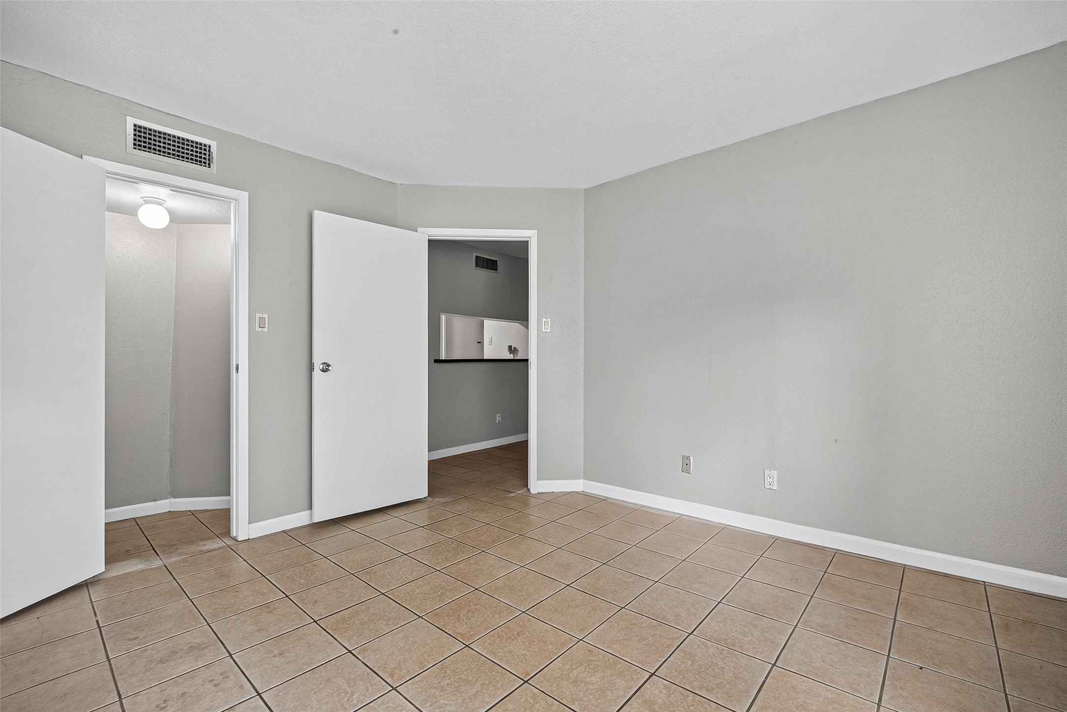 2814 S Bartell Drive 9 Property Photo 23