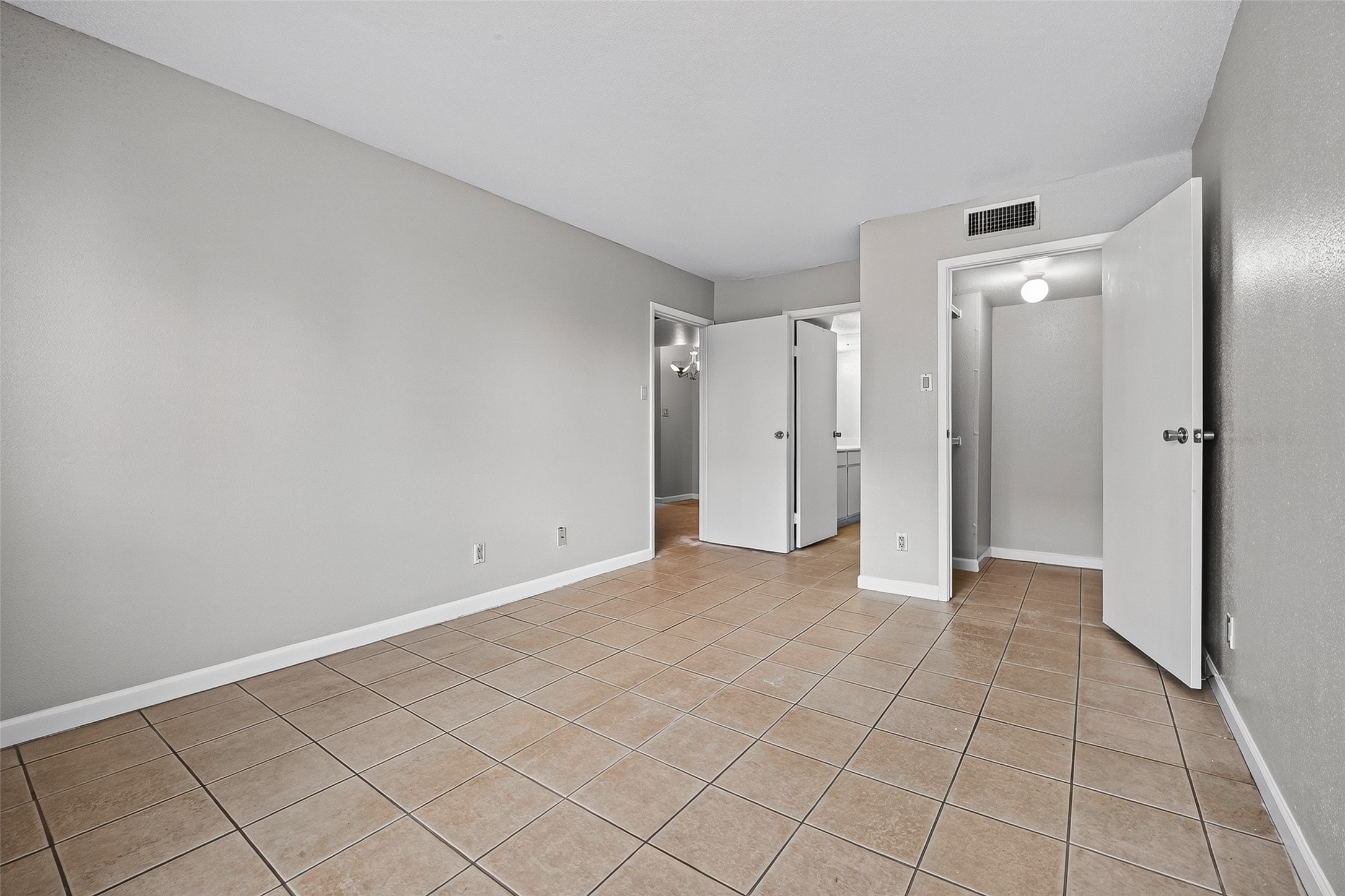2814 S Bartell Drive 9 Property Photo 27