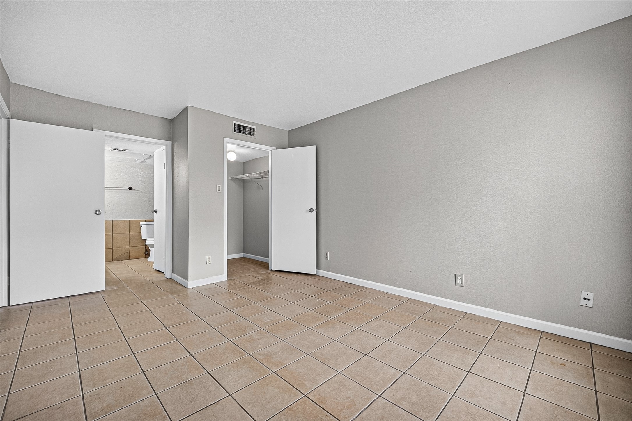 2814 S Bartell Drive 9 Property Photo 28