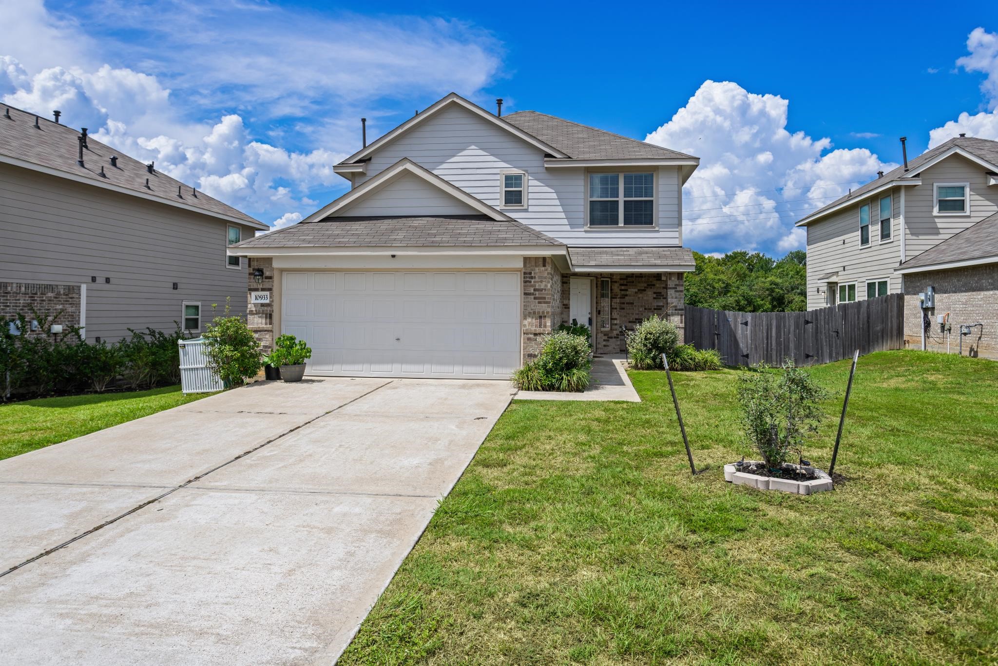 10933 S Lake Mist Lane Property Photo 1
