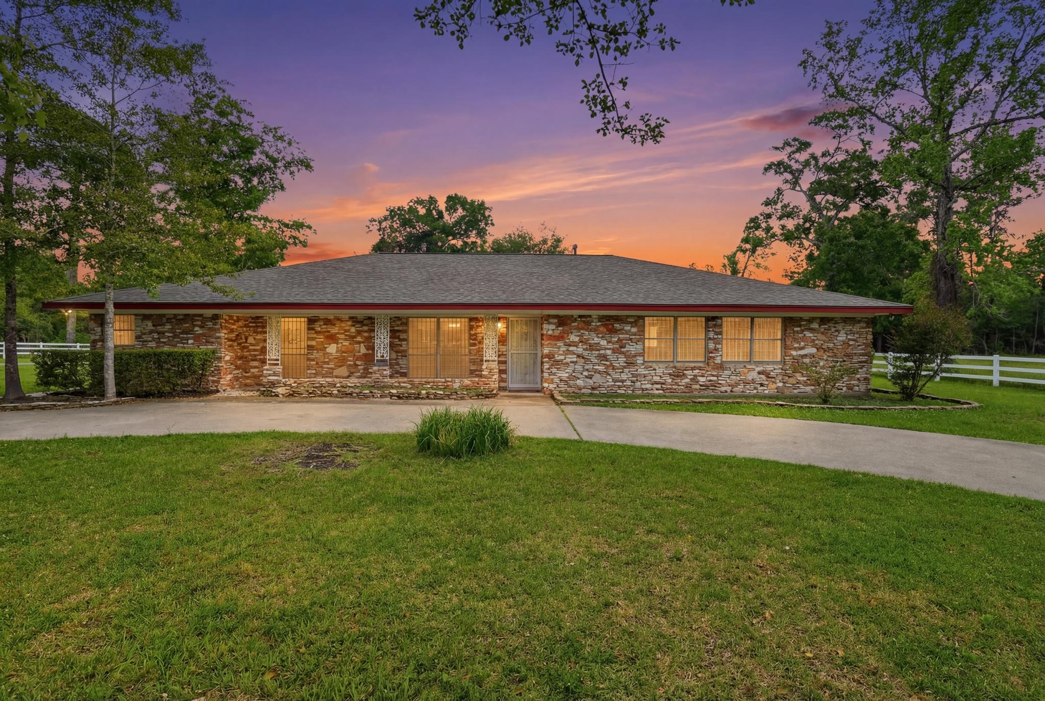 10240 Post Oak Drive Property Photo 1