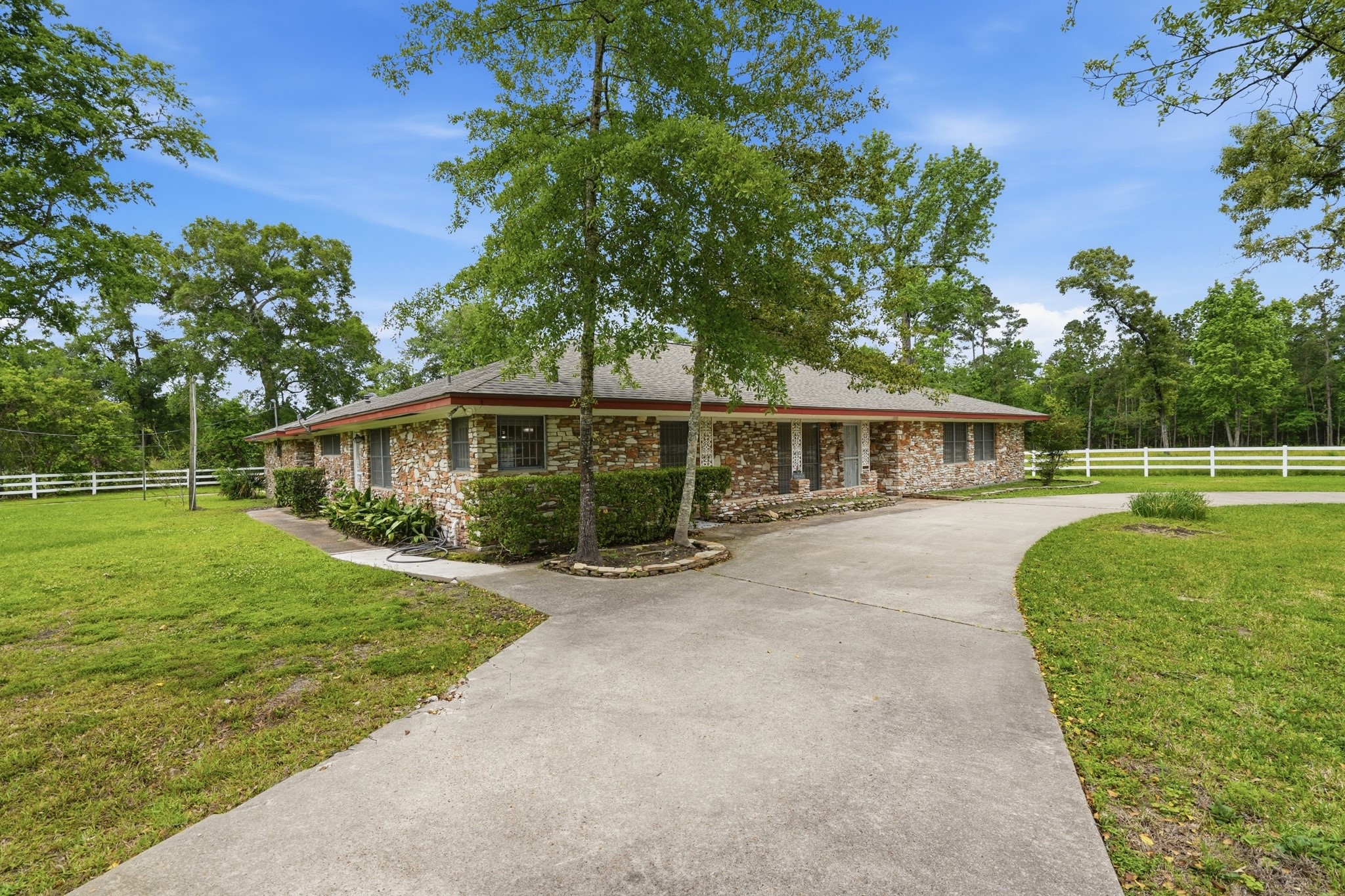 10240 Post Oak Drive Property Photo 3