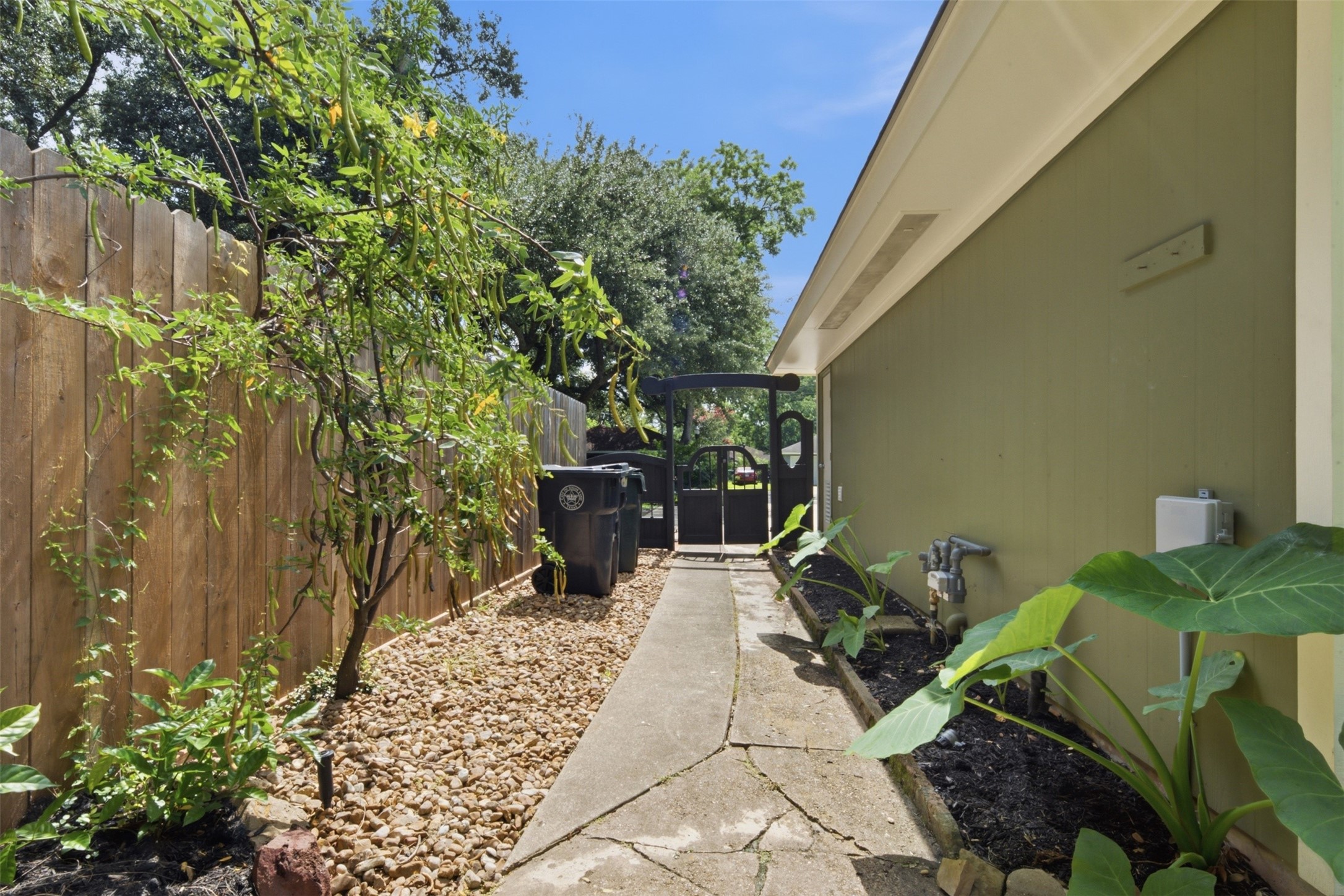 410 Kyle Street Property Photo 34