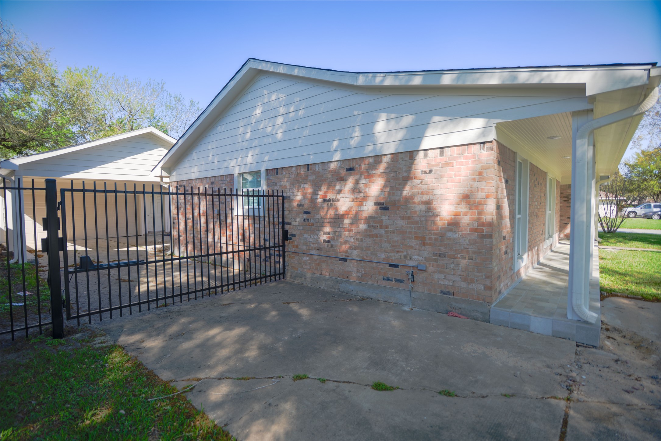 8006 Richmond Avenue Property Photo 8