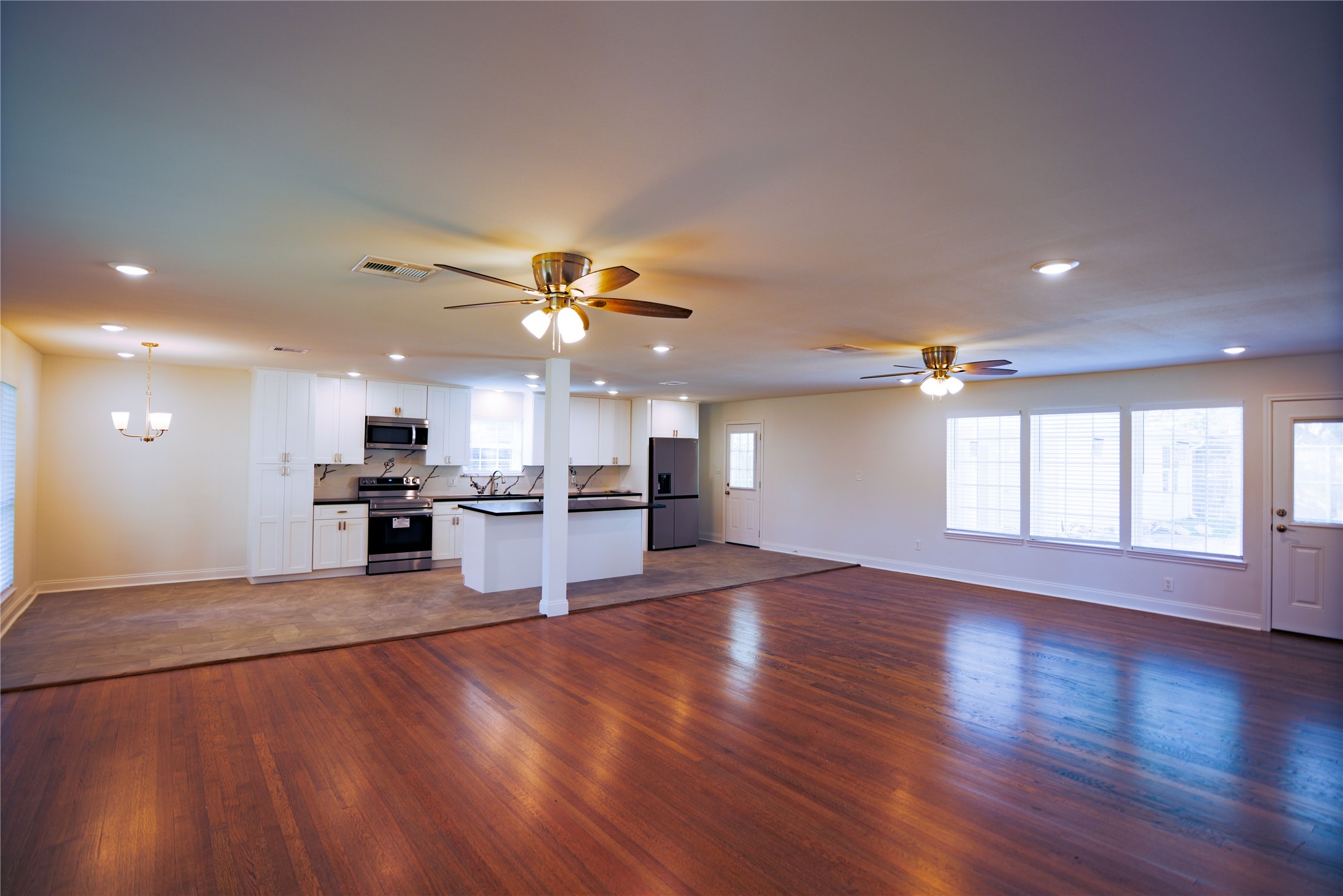 8006 Richmond Avenue Property Photo 9