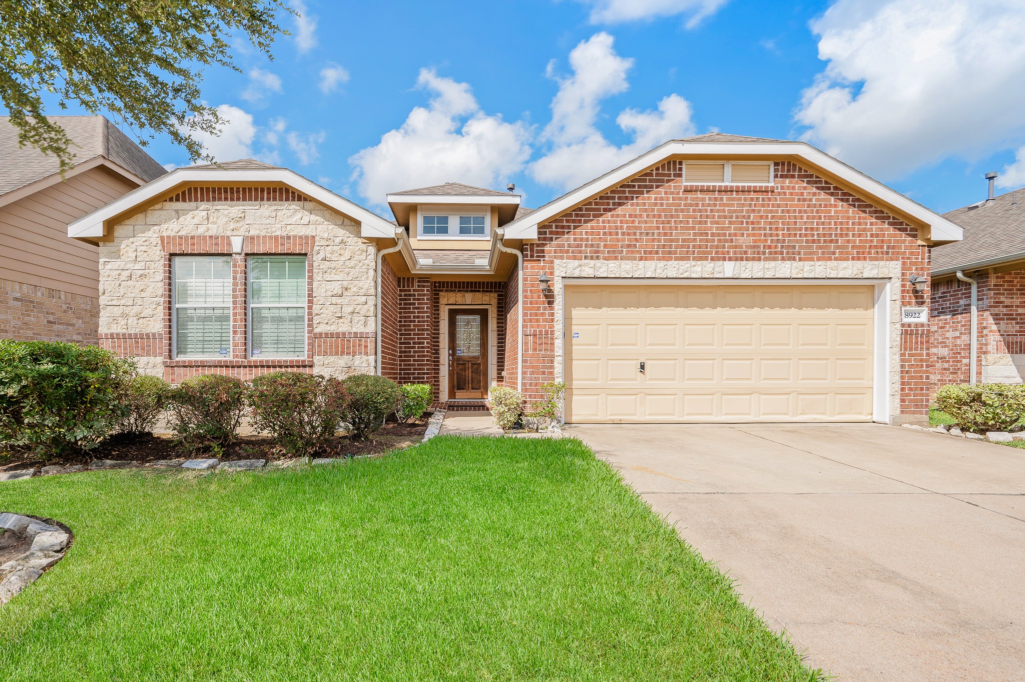 8922 Cedar Mound Lane Property Photo 1