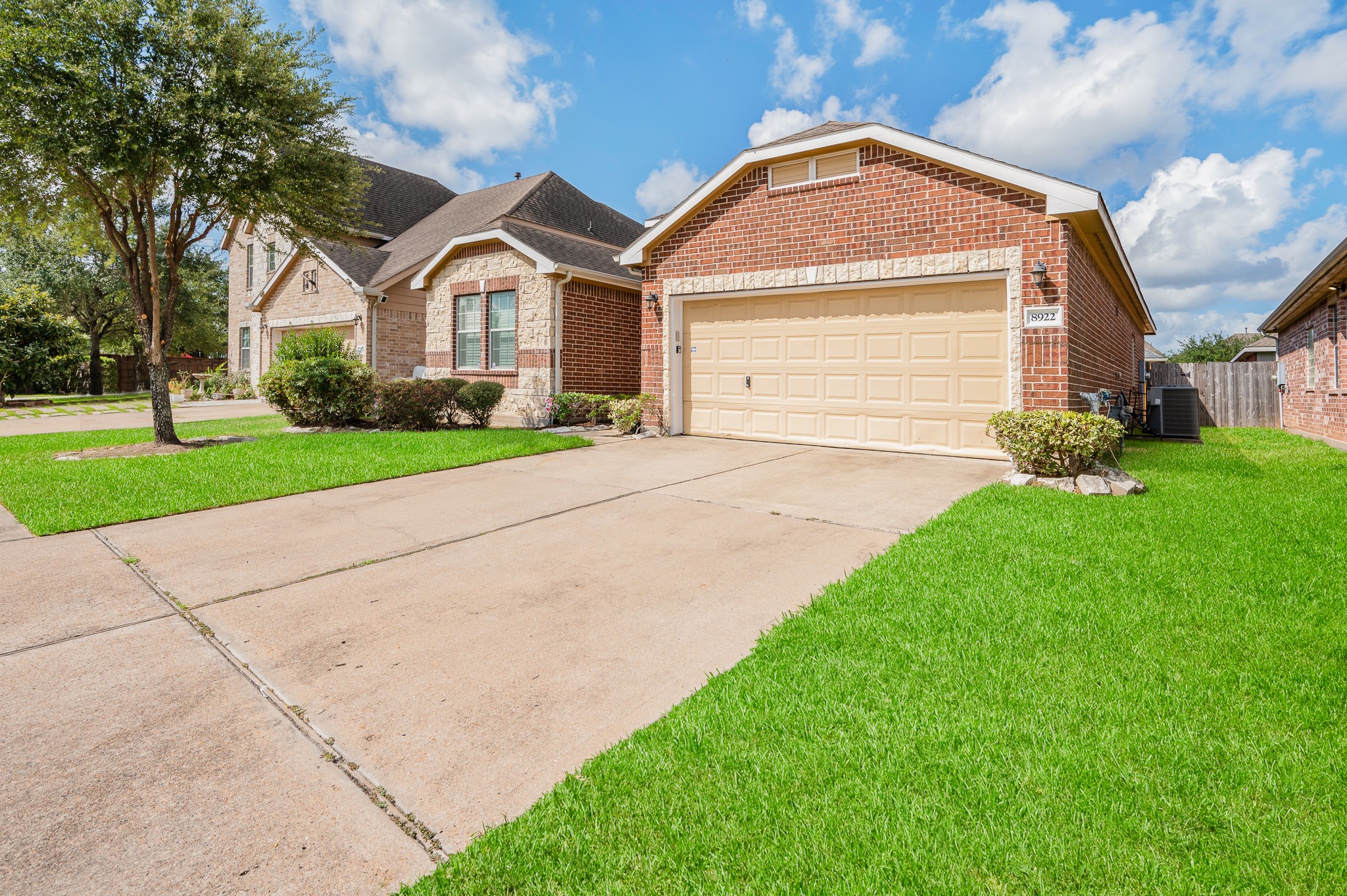 8922 Cedar Mound Lane Property Photo 3
