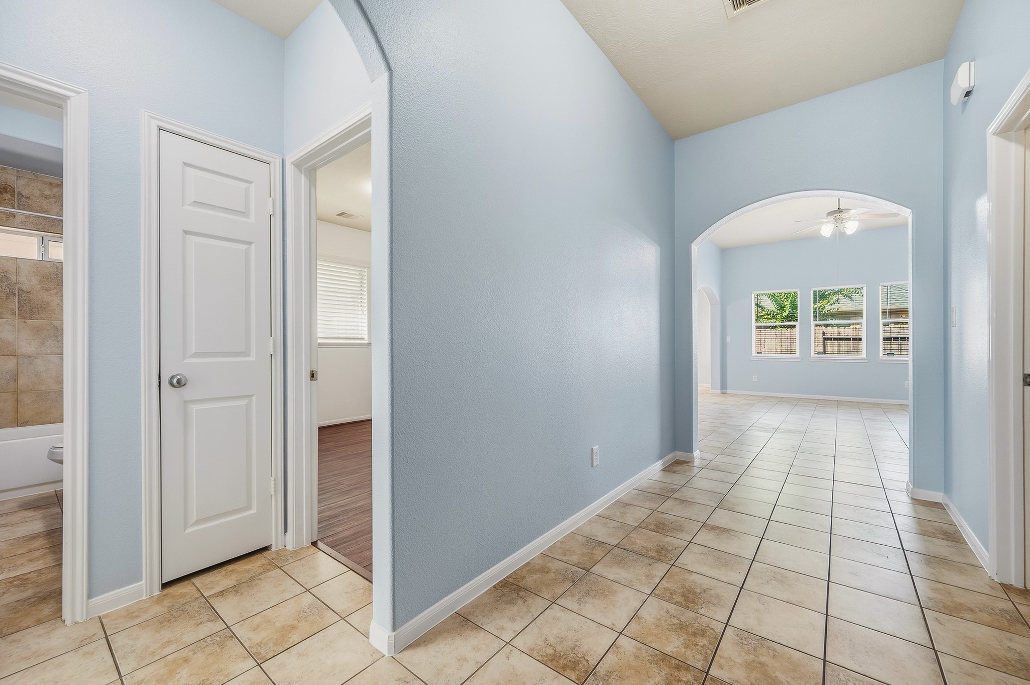 8922 Cedar Mound Lane Property Photo 4