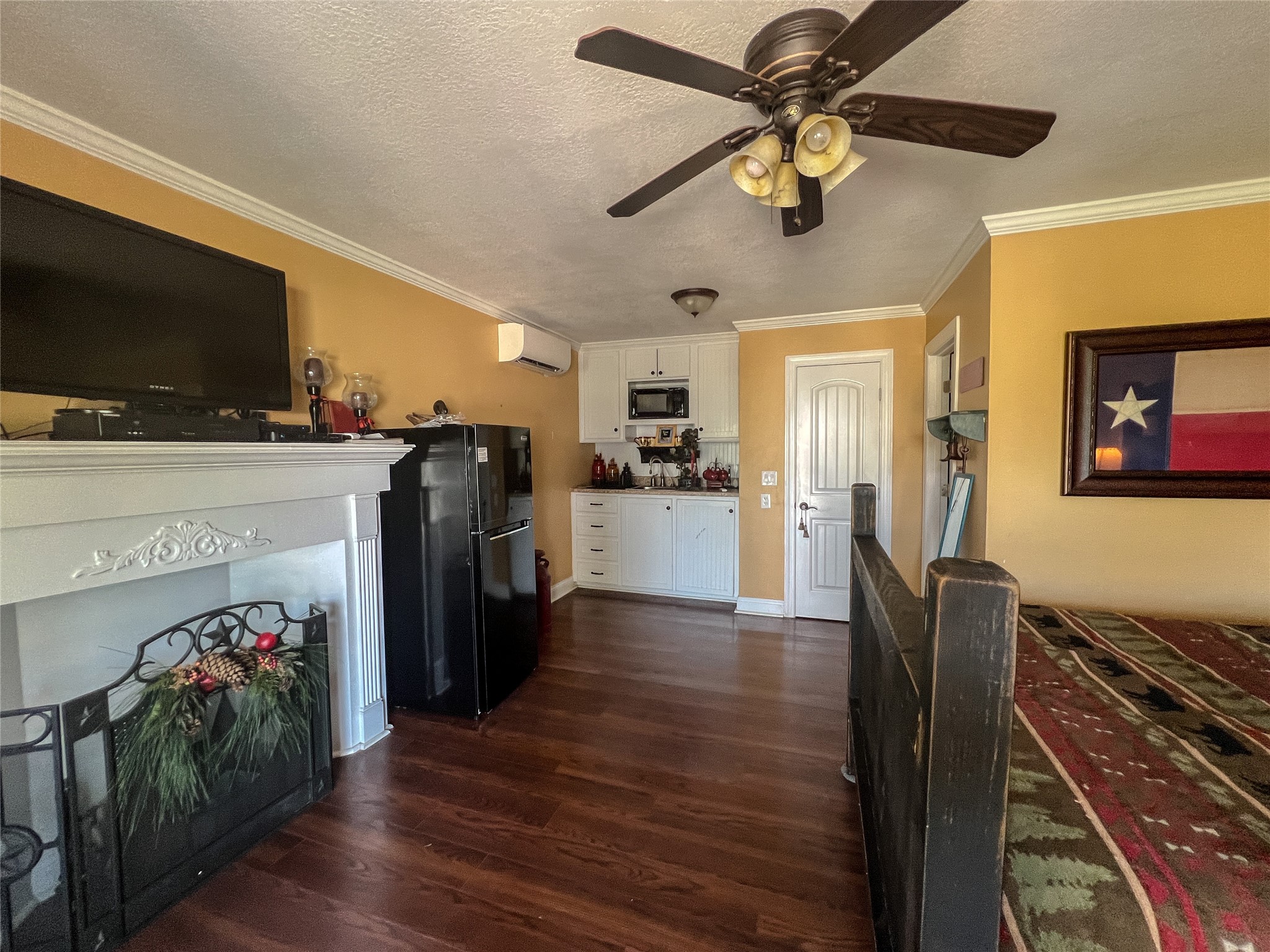9500 Mayfield Avenue C Property Photo 2