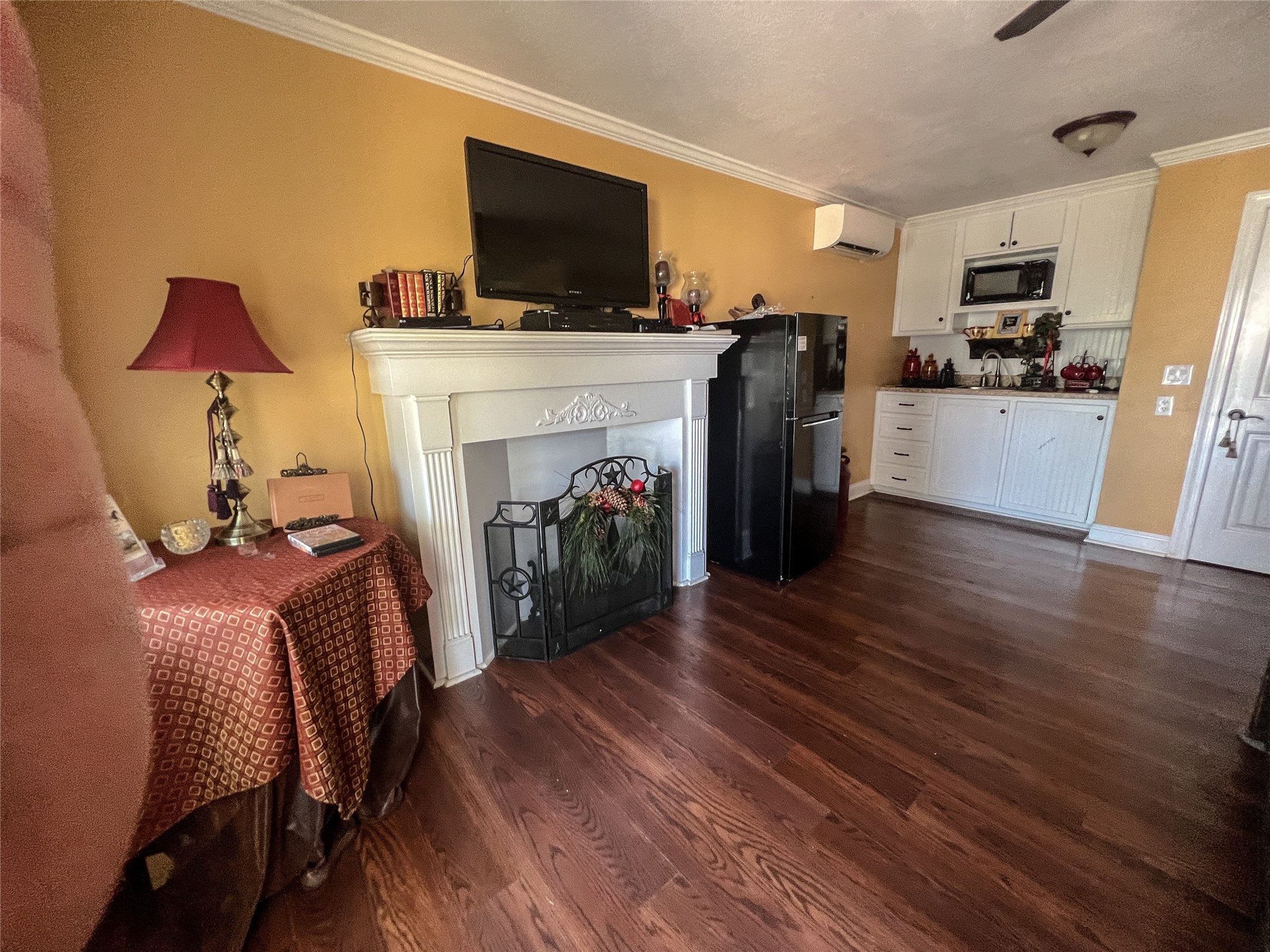 9500 Mayfield Avenue C Property Photo 4