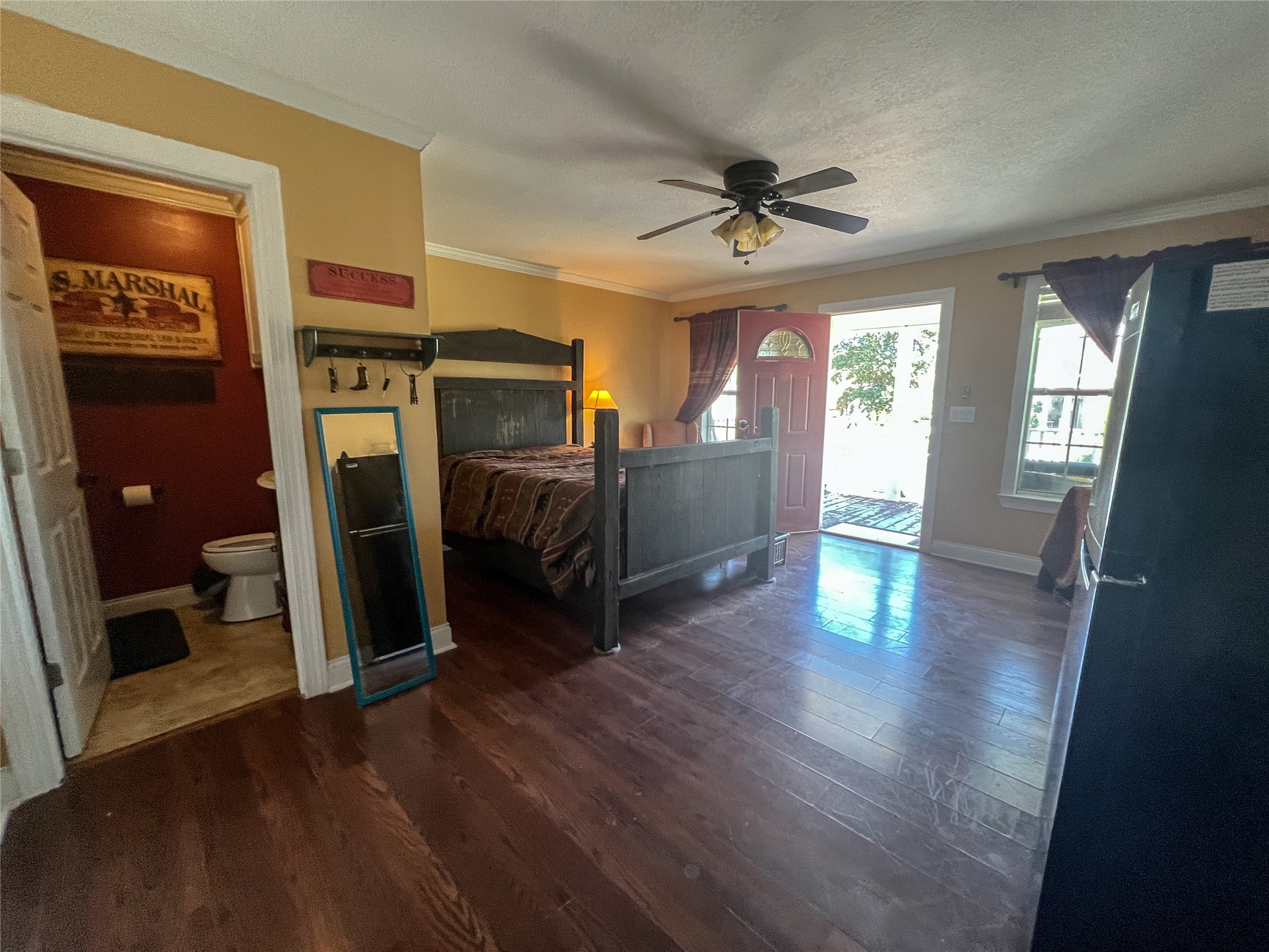 9500 Mayfield Avenue C Property Photo 5
