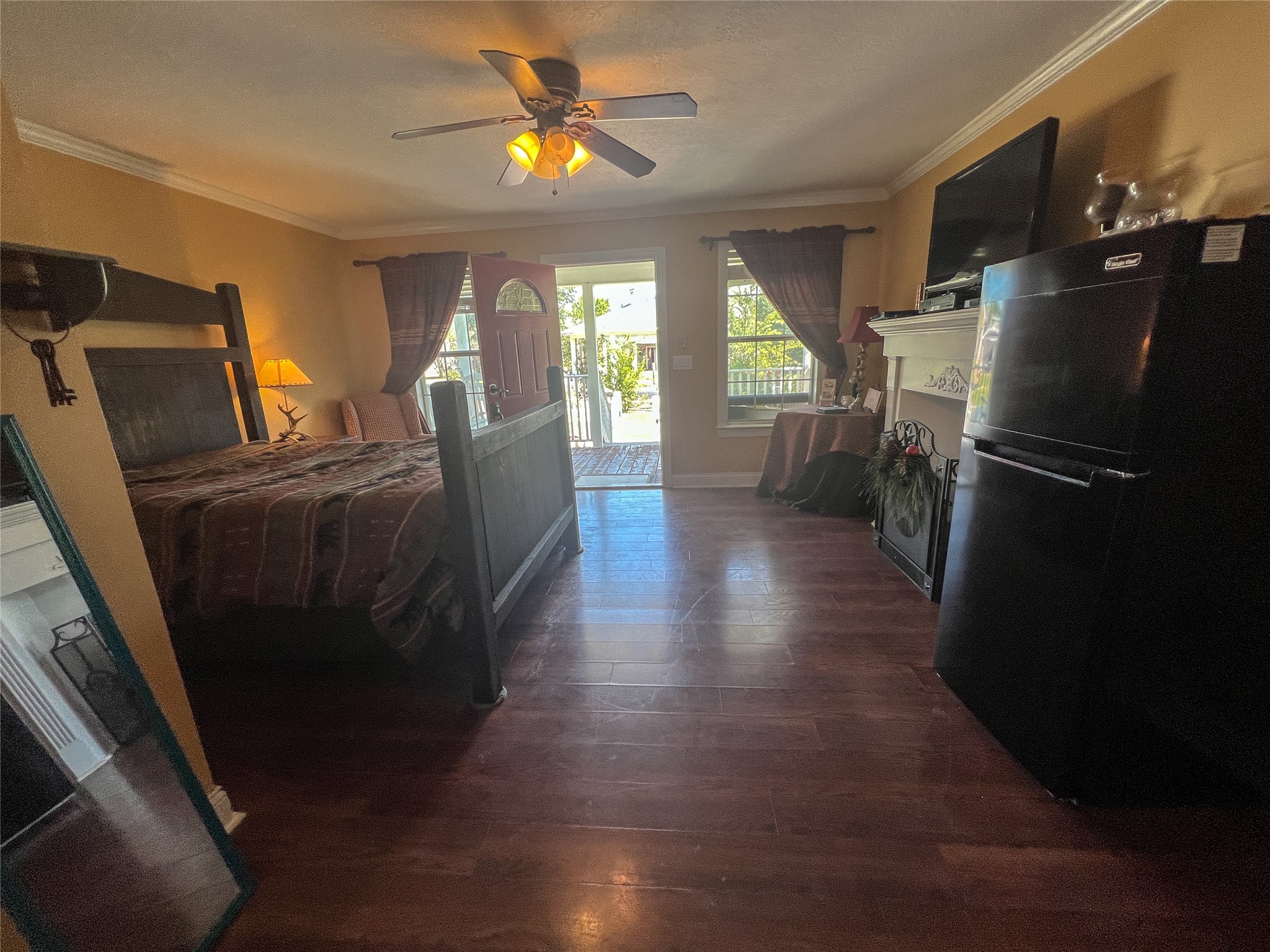 9500 Mayfield Avenue C Property Photo 6