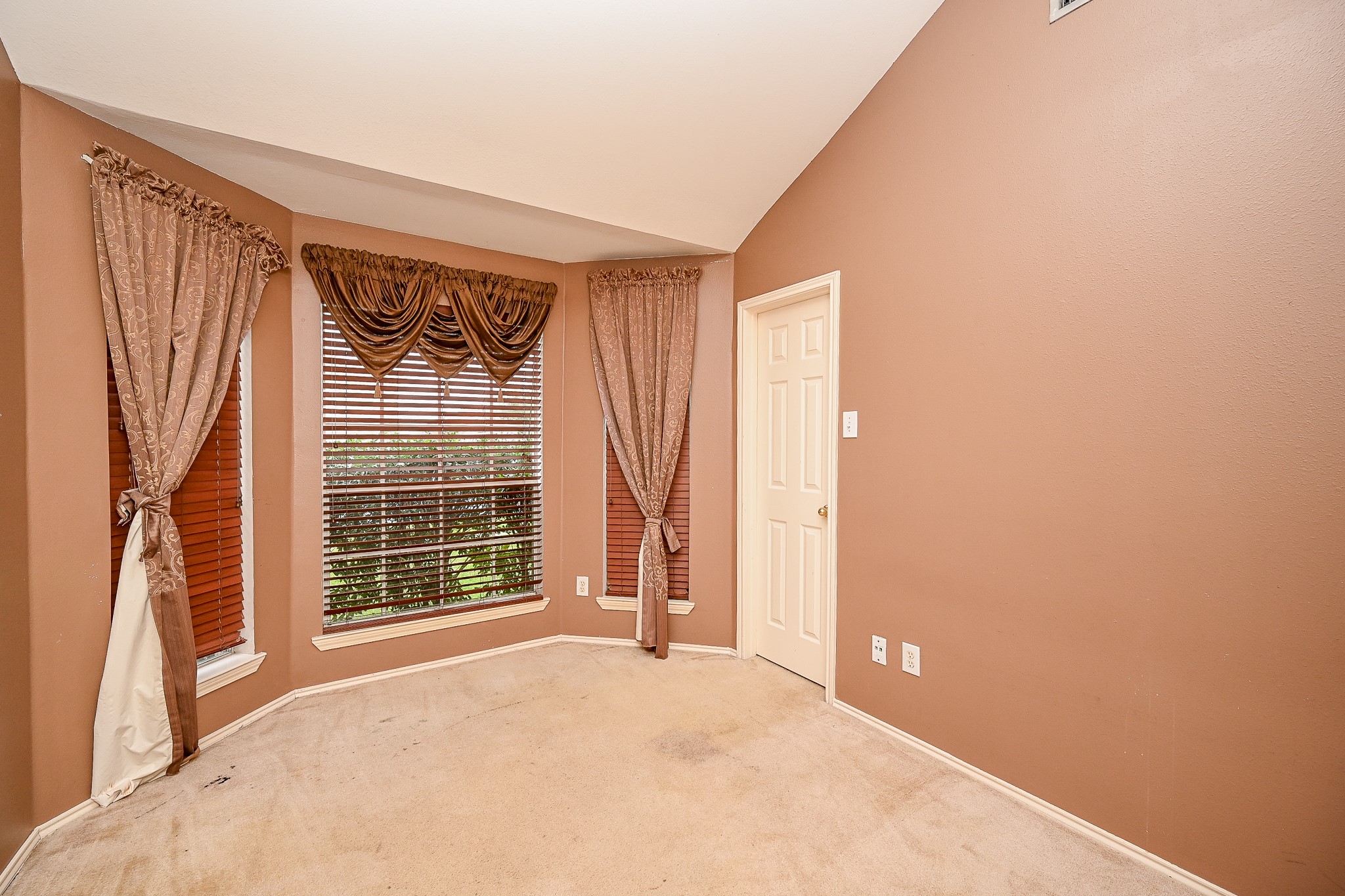 2119 Laurel Arbor Drive Property Photo 6