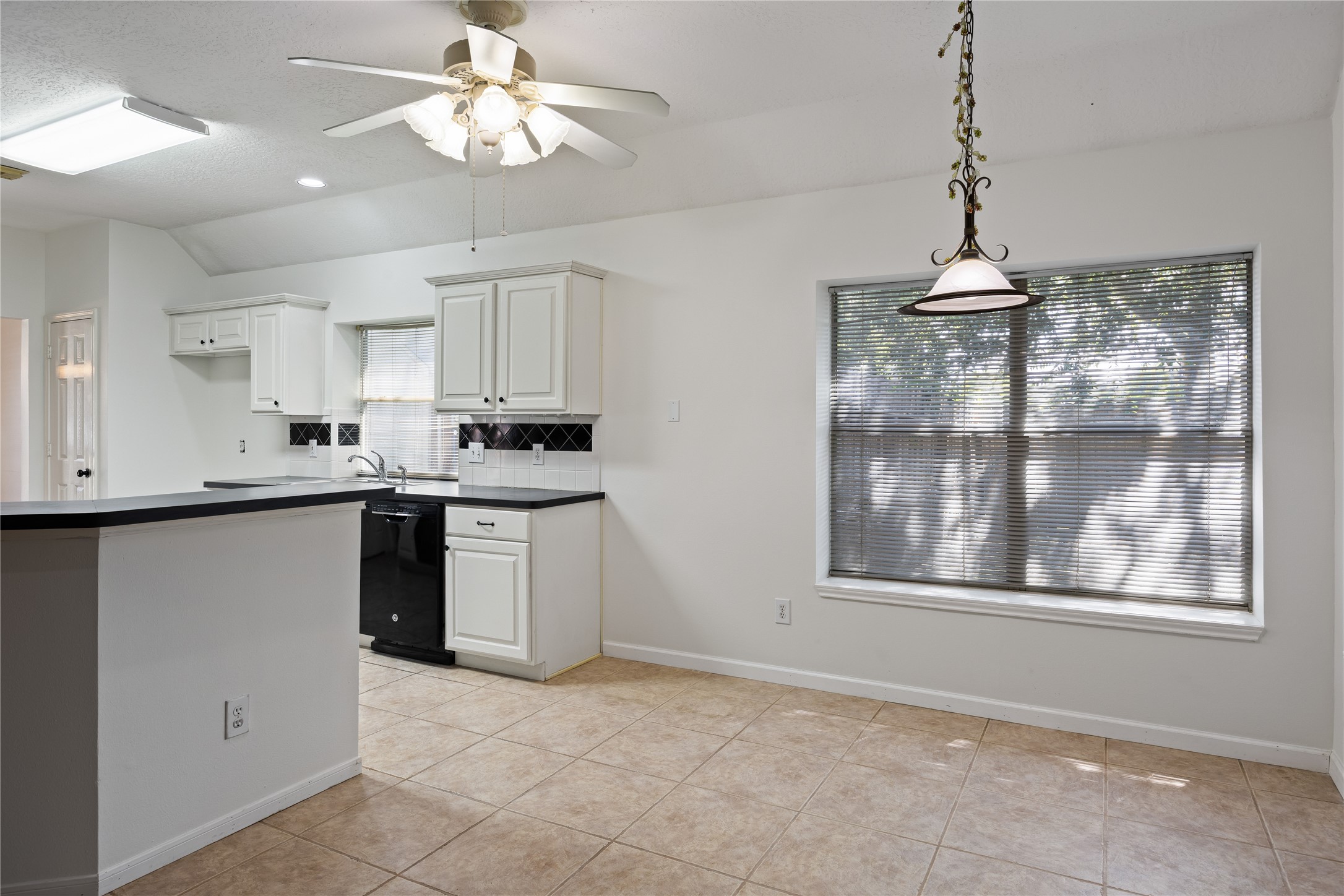 16926 Cobbler Crossing Drive Property Photo 8