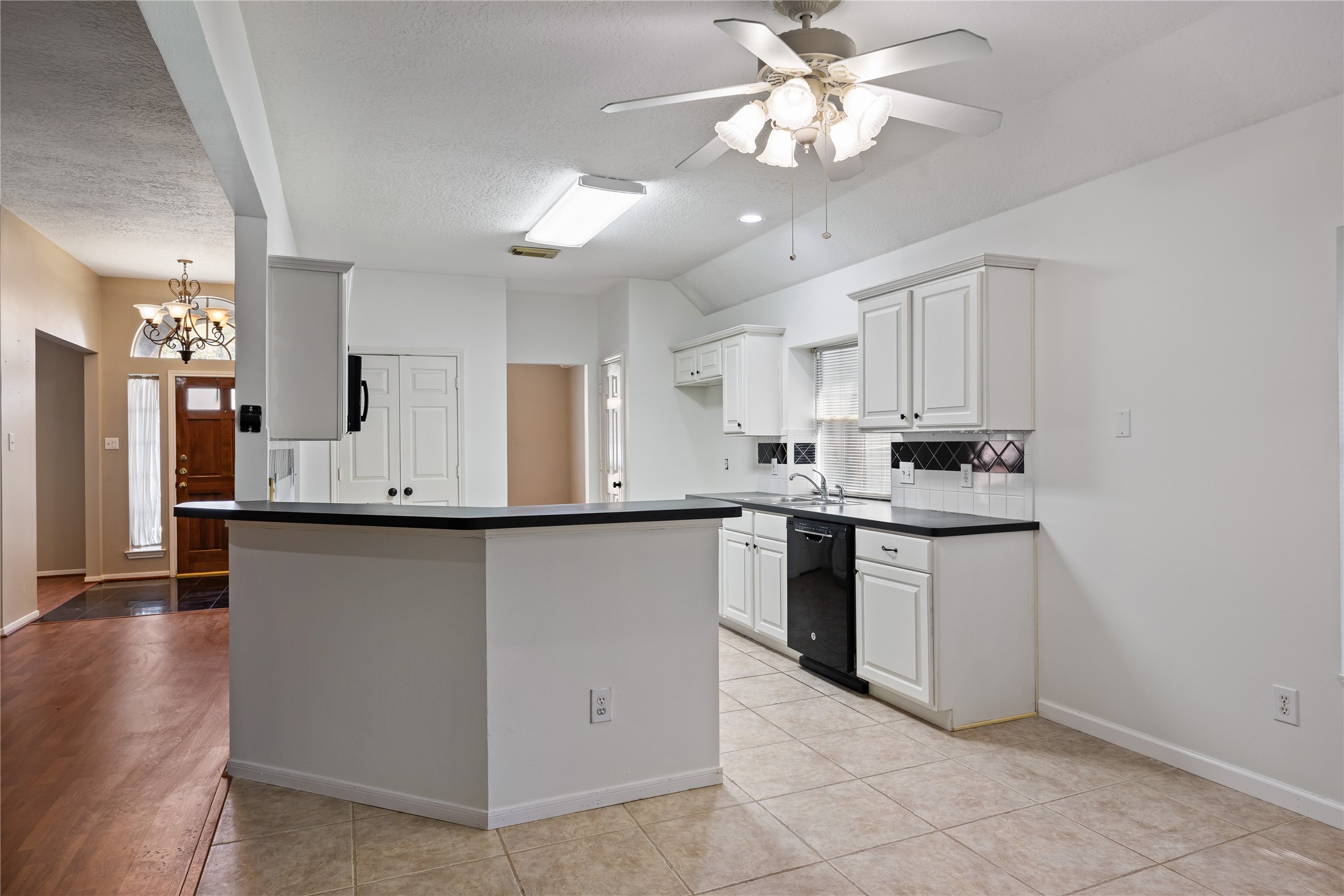 16926 Cobbler Crossing Drive Property Photo 9