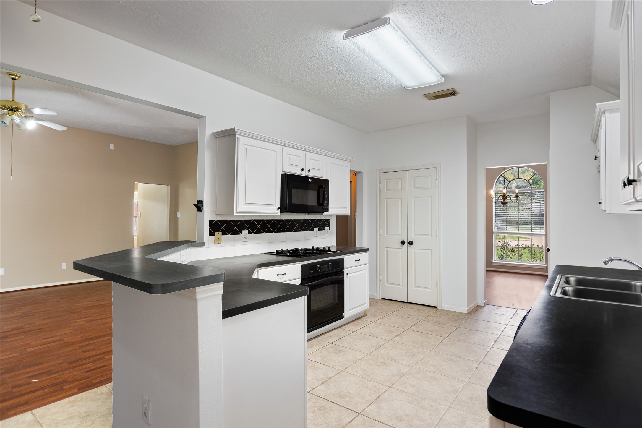 16926 Cobbler Crossing Drive Property Photo 11