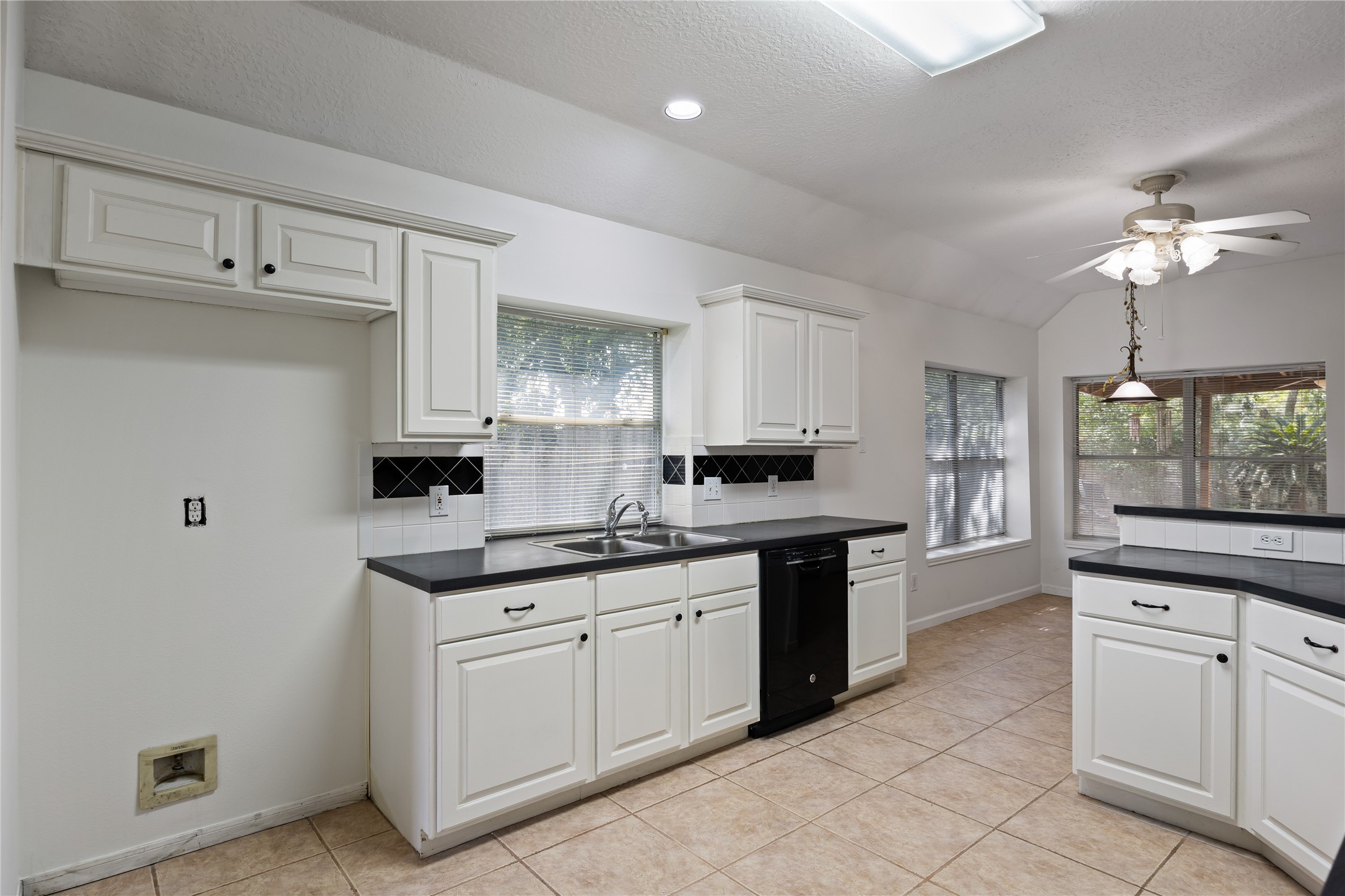 16926 Cobbler Crossing Drive Property Photo 13
