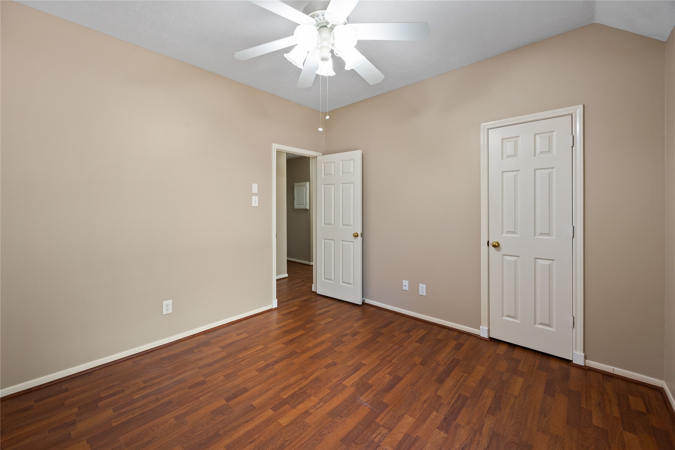 16926 Cobbler Crossing Drive Property Photo 15