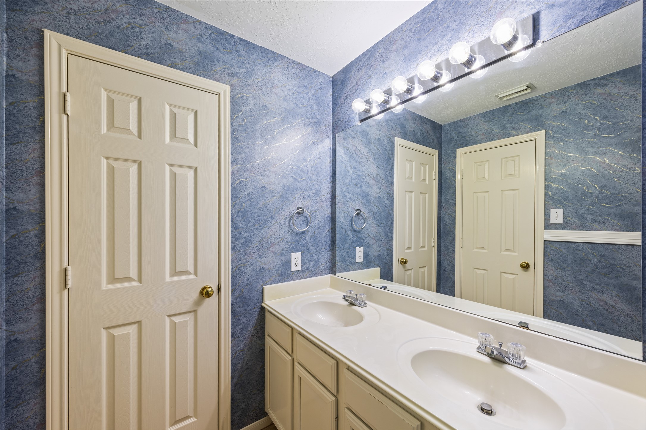 16926 Cobbler Crossing Drive Property Photo 17