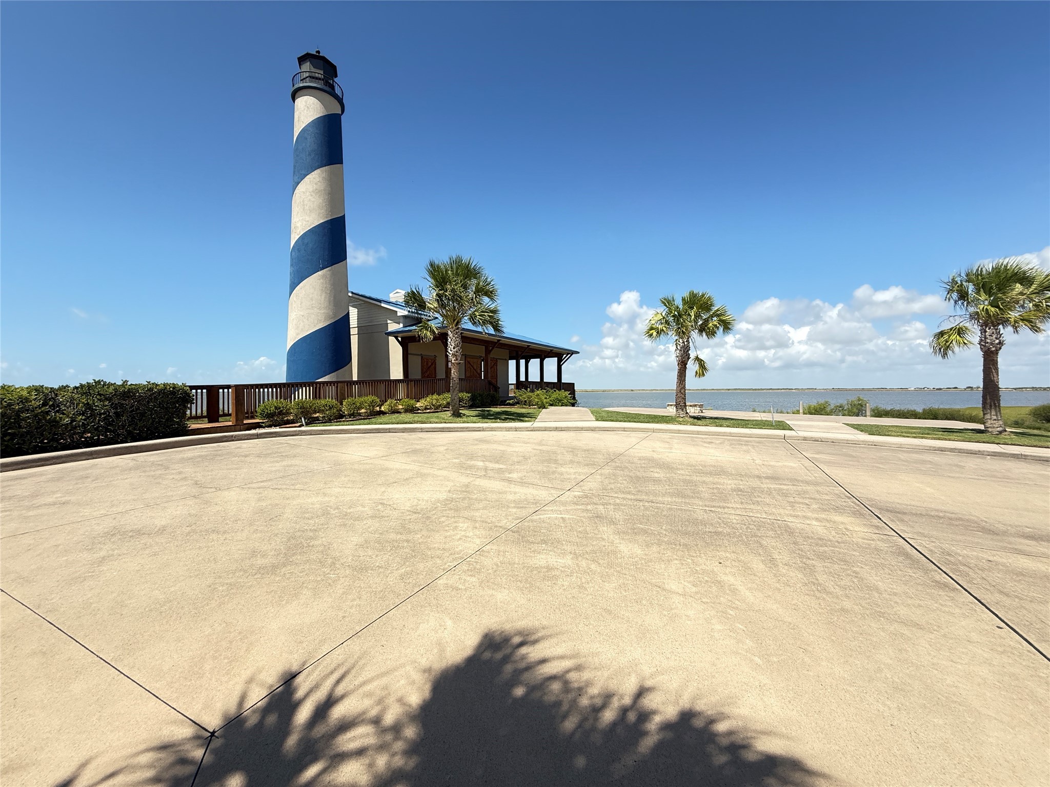 2913 Southshore Drive Property Photo 6