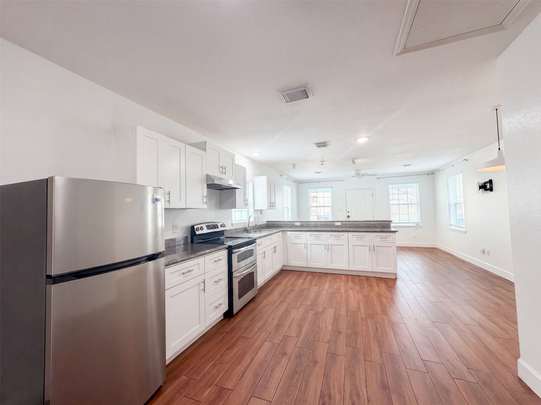 2819 Avenue K Property Photo 2