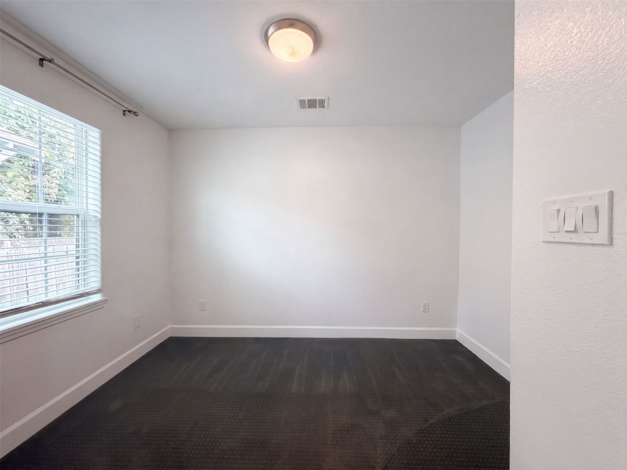 2819 Avenue K Property Photo 3