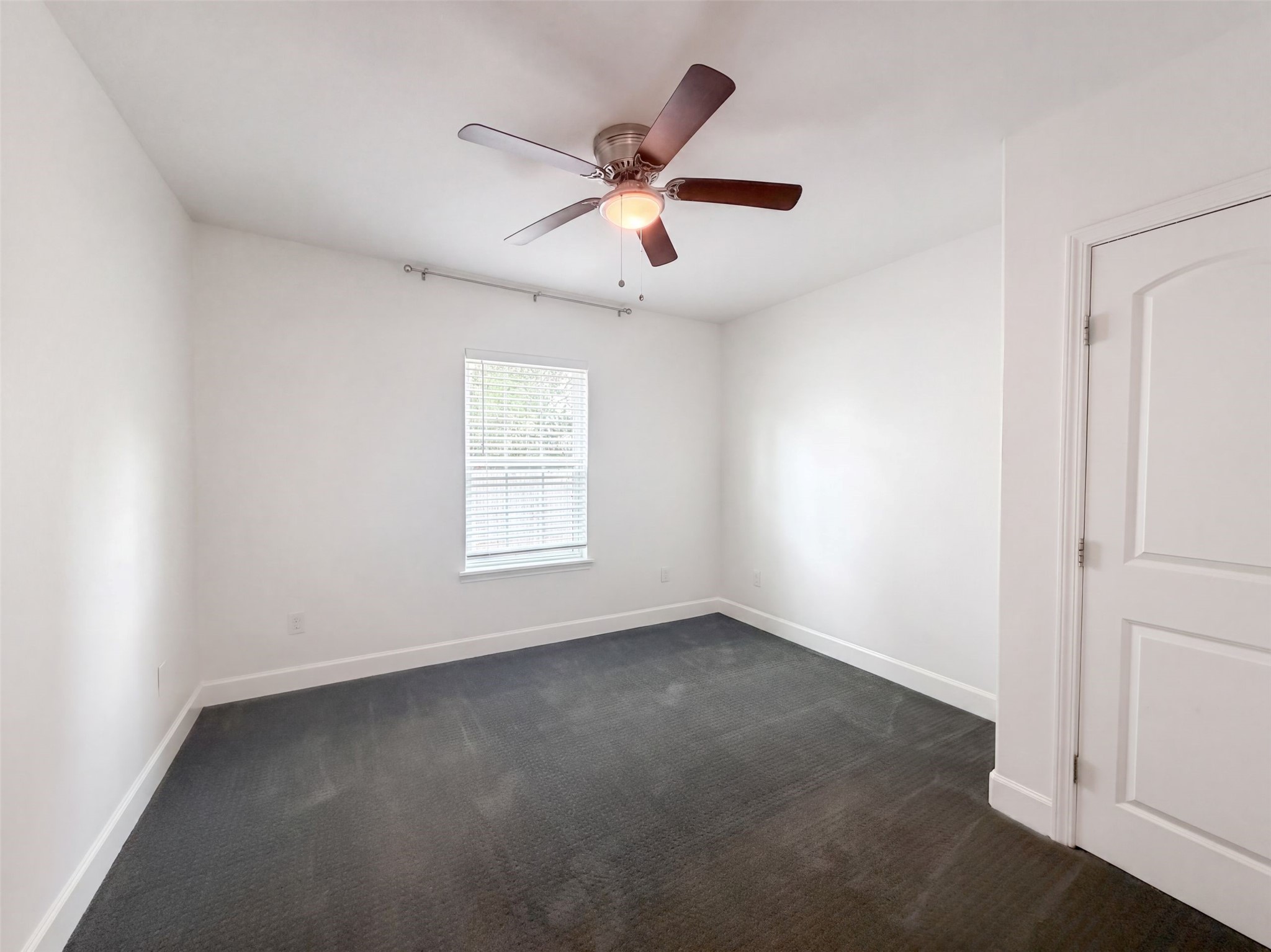 2819 Avenue K Property Photo 4