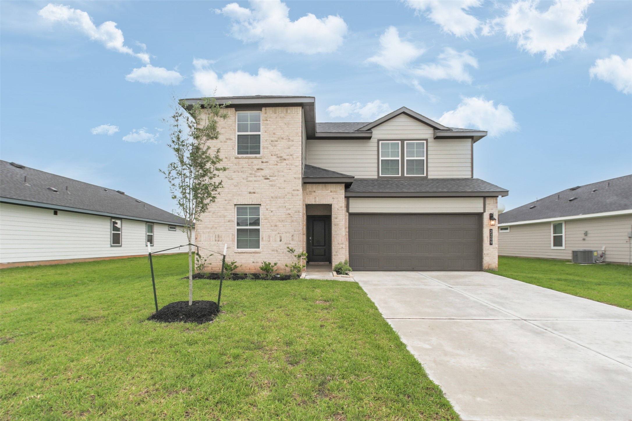 2209 Laurel Bloom Ln Property Photo 1