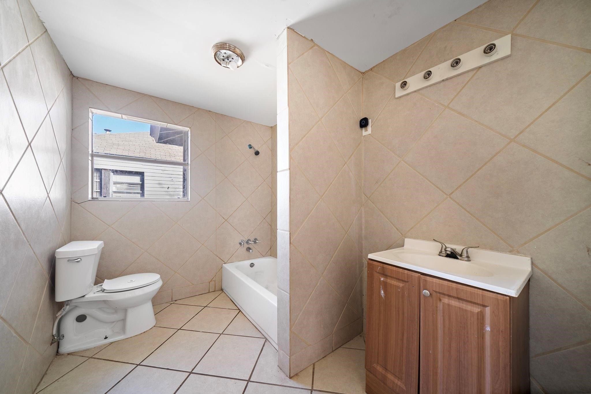 128 Kress Street Property Photo 11