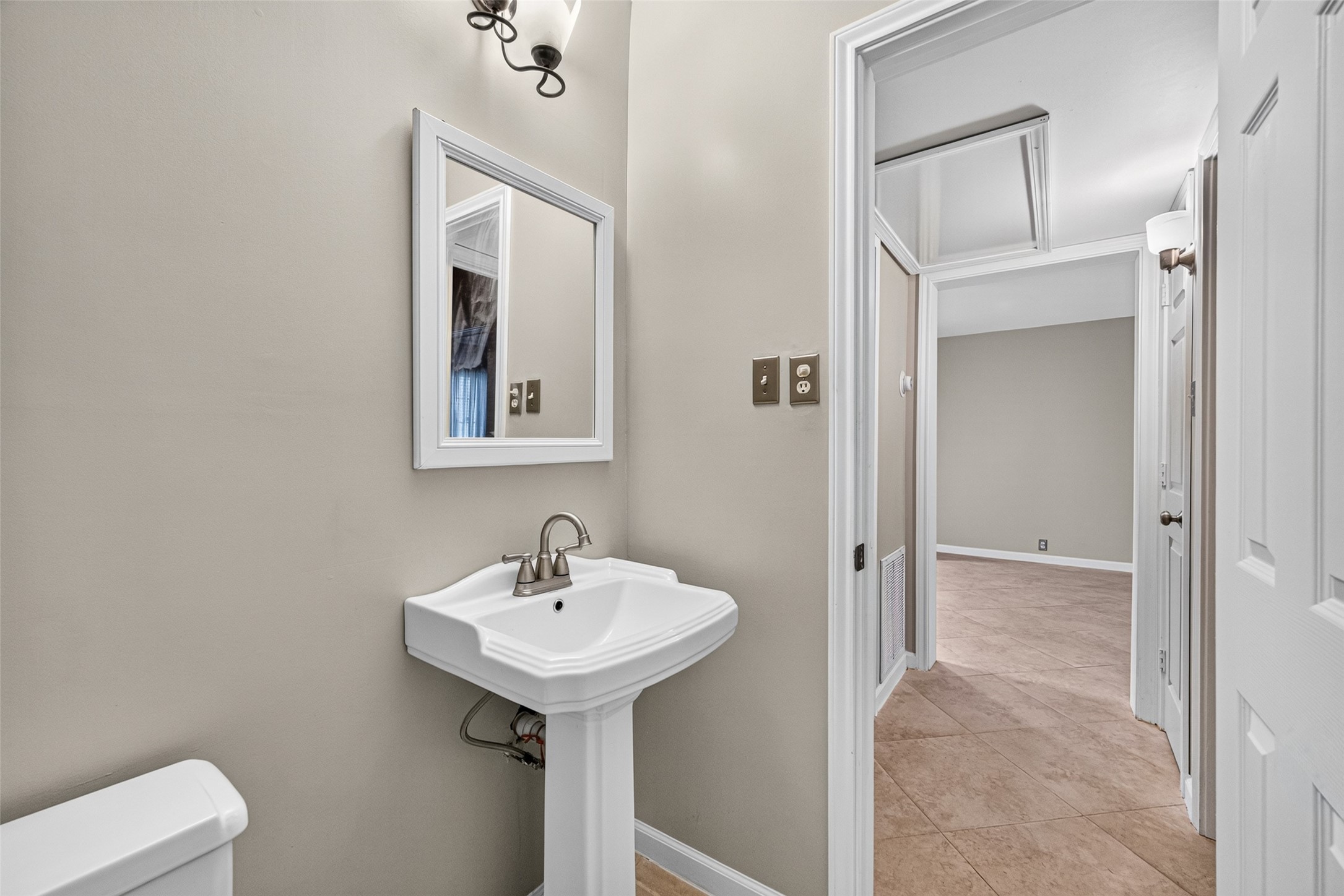 2601 Bellefontaine Street B110 Property Photo 12