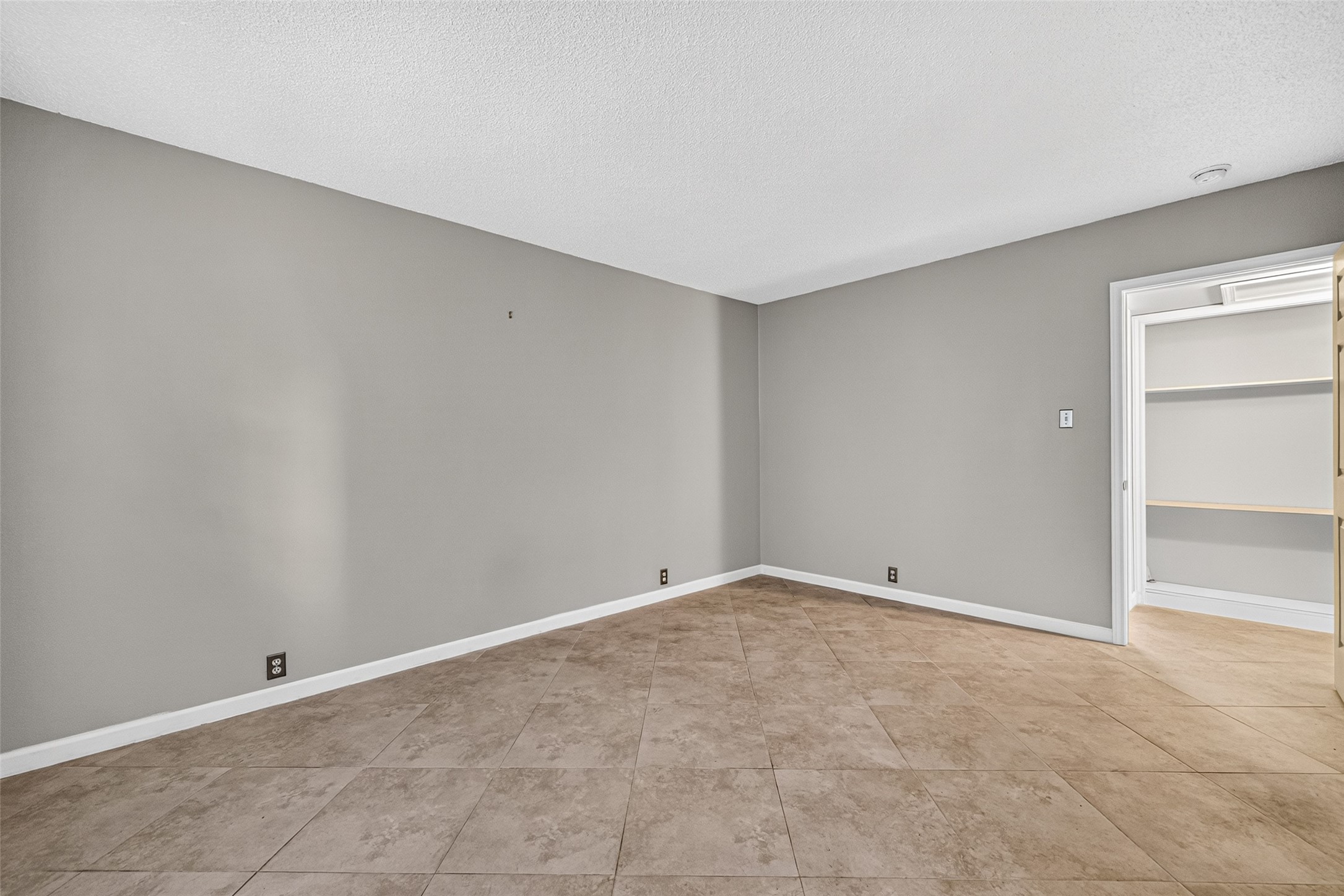 2601 Bellefontaine Street B110 Property Photo 17