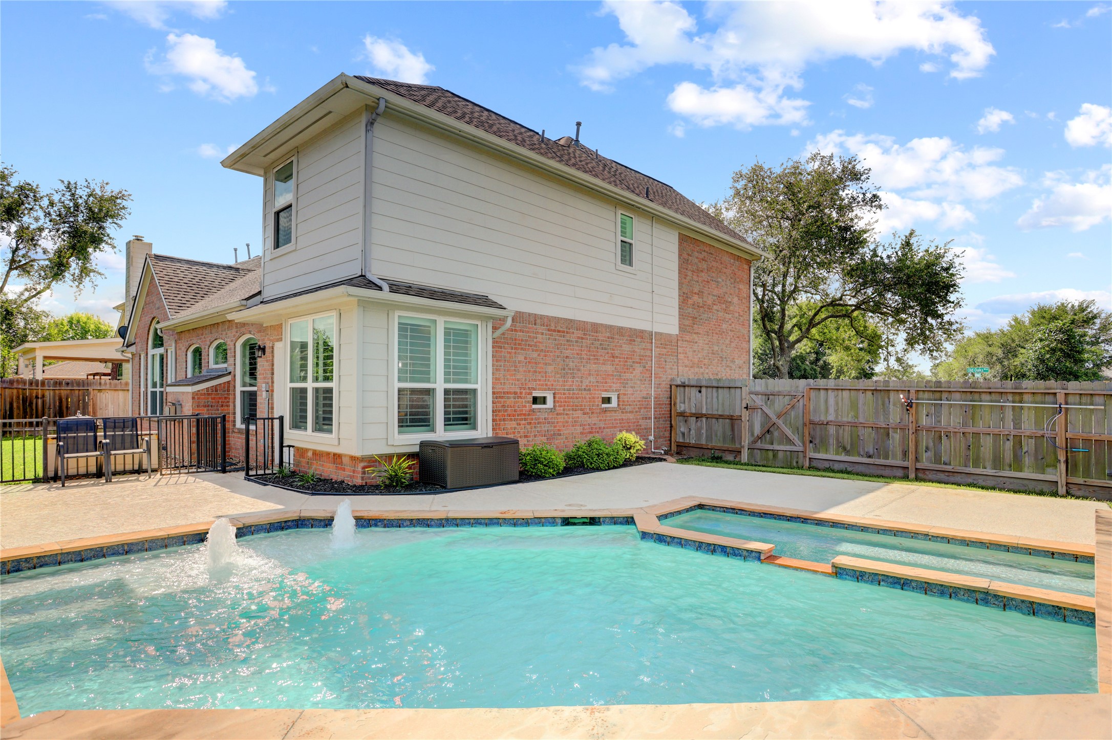 6809 Old Oaks Boulevard Property Photo