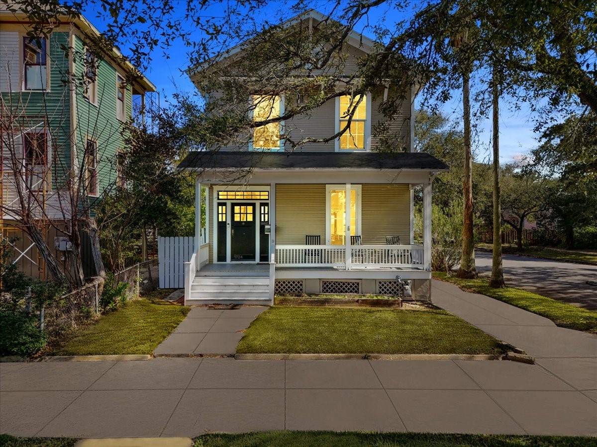 1724 33rd Street Property Photo 1