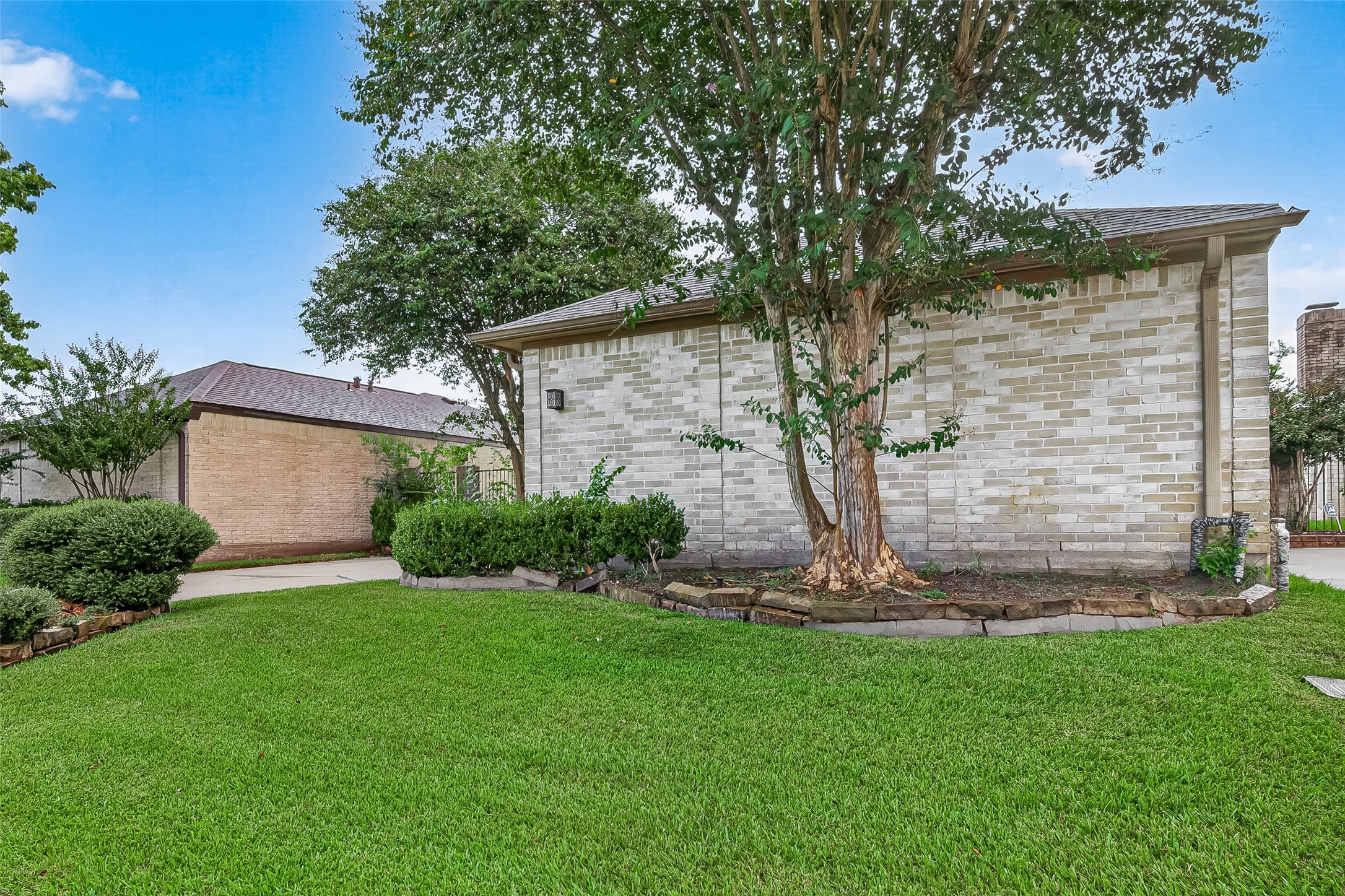 219 Essex Place Property Photo 40