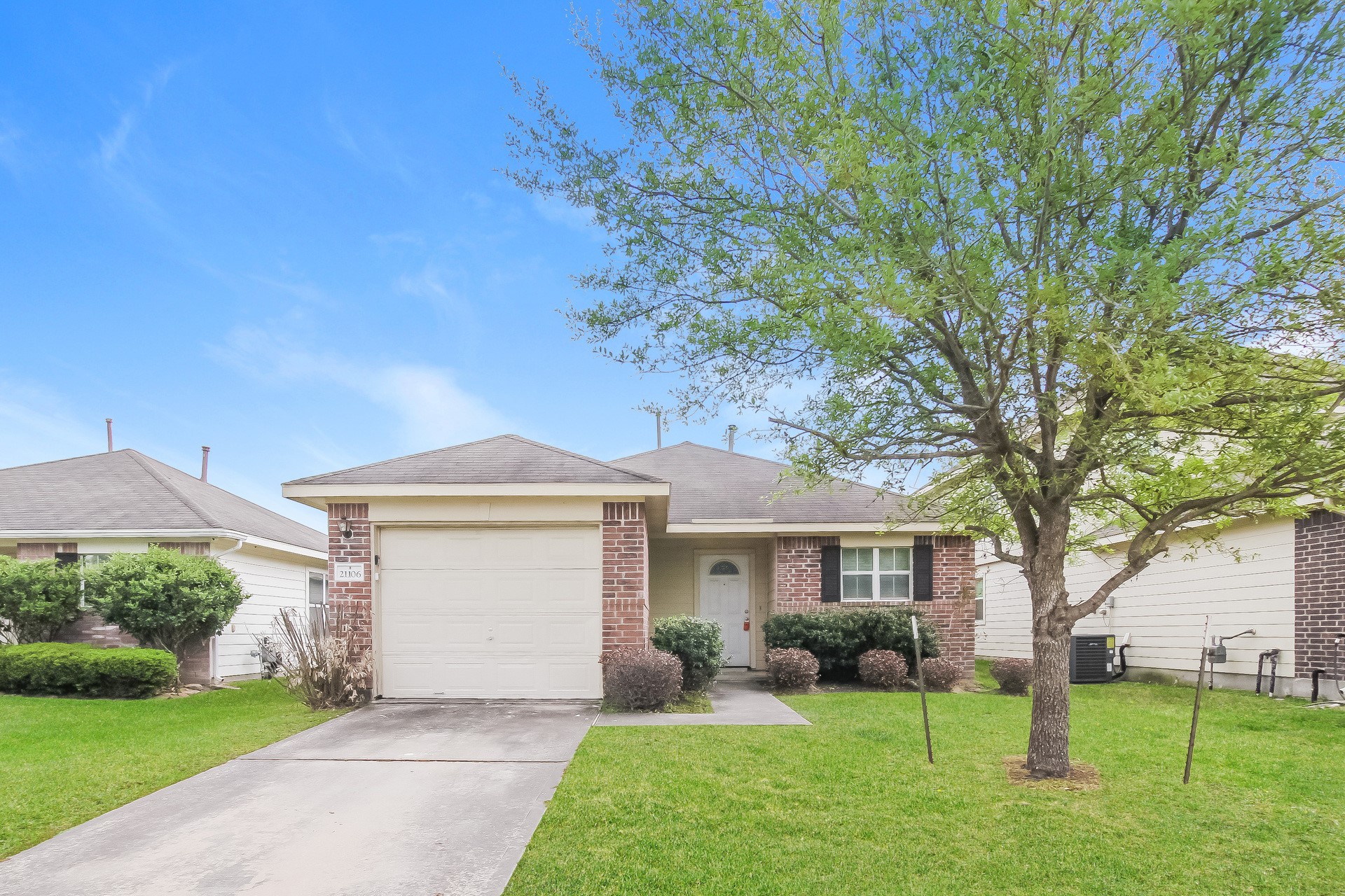 21106 Wortham Oaks Drive Property Photo 1
