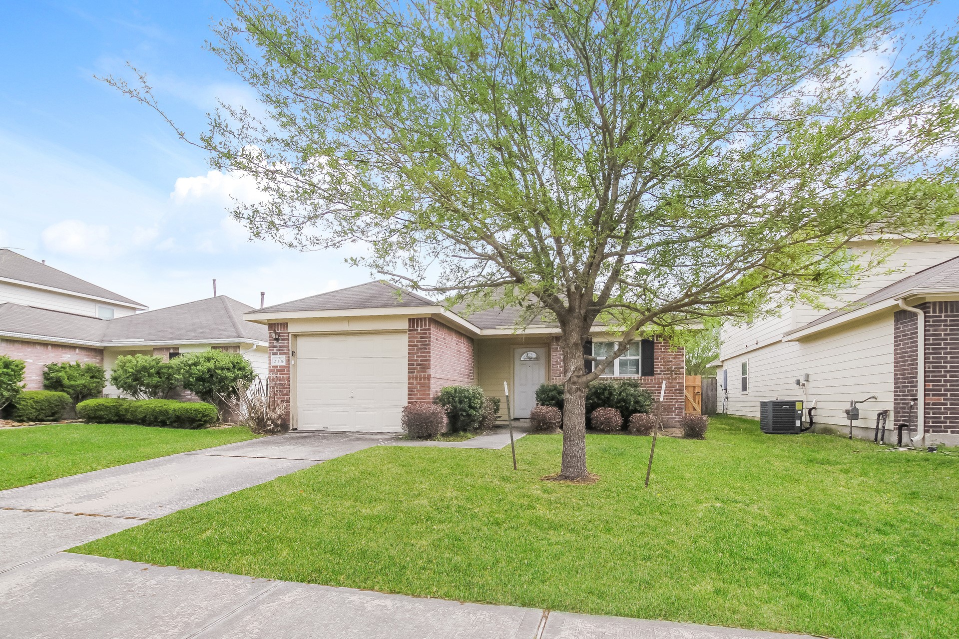 21106 Wortham Oaks Drive Property Photo 2
