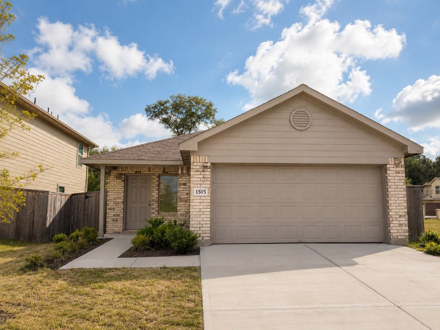 1515 Las Cuevas Drive Property Photo 1