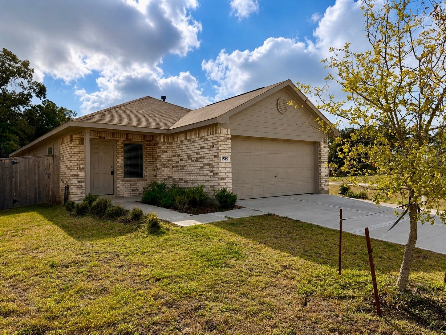 1515 Las Cuevas Drive Property Photo 2