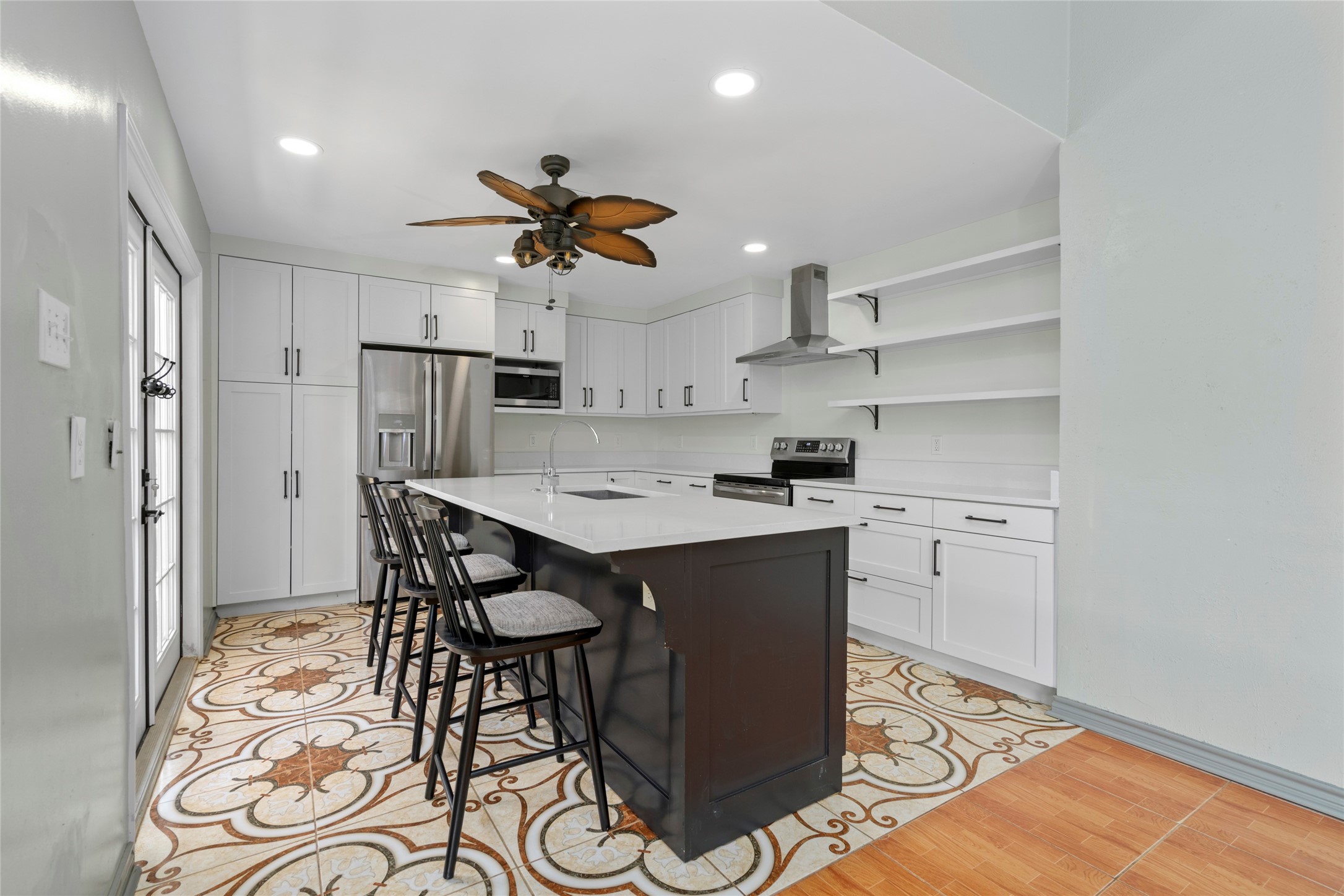 1513 Beaconshire Road Property Photo 4