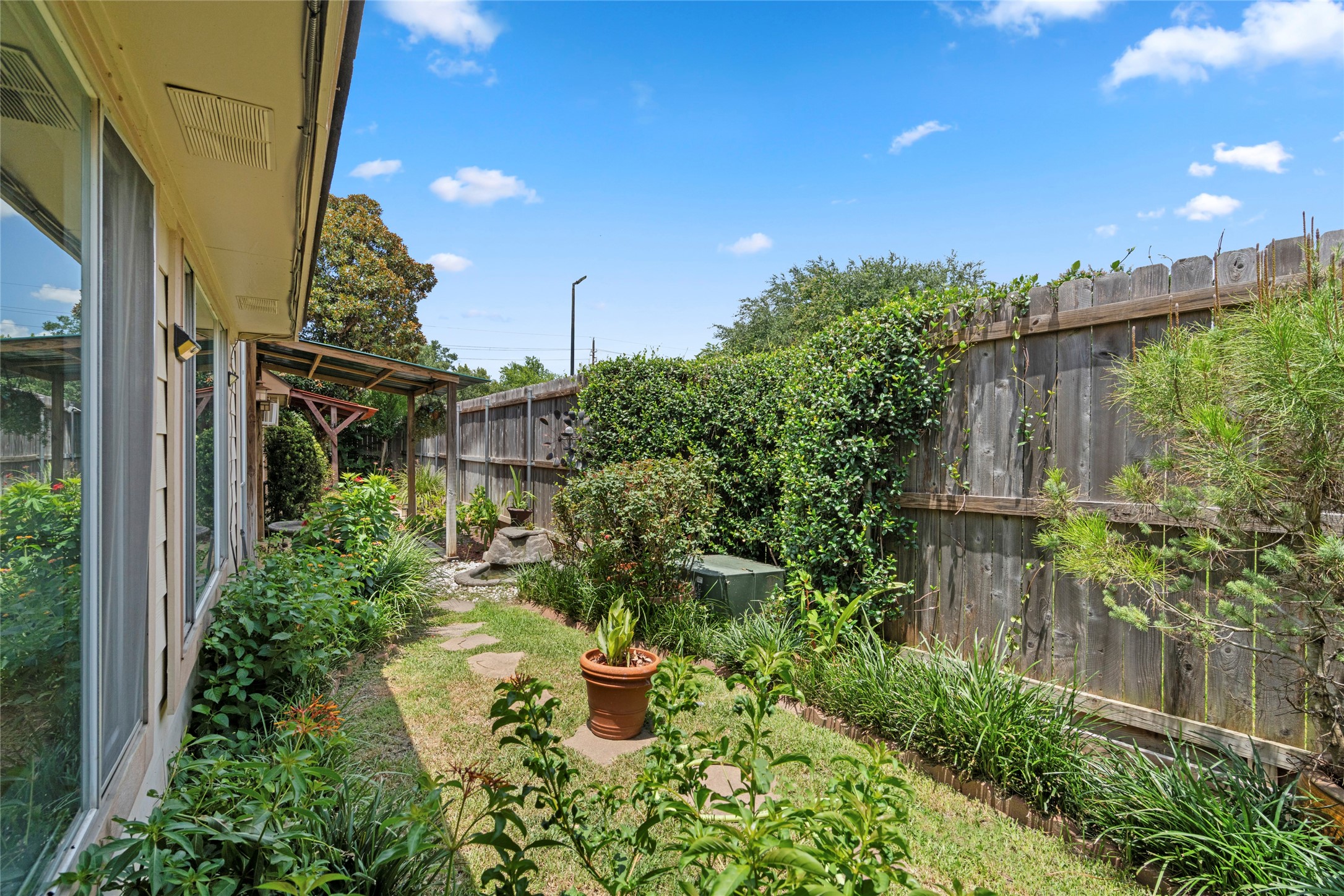 1513 Beaconshire Road Property Photo 40