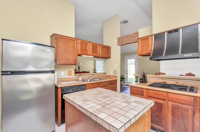 15938 Mission Village Drive Property Photo 18