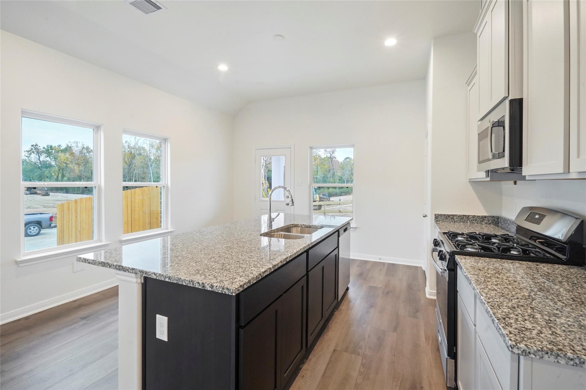 11703 Eclipse Drive Property Photo 8